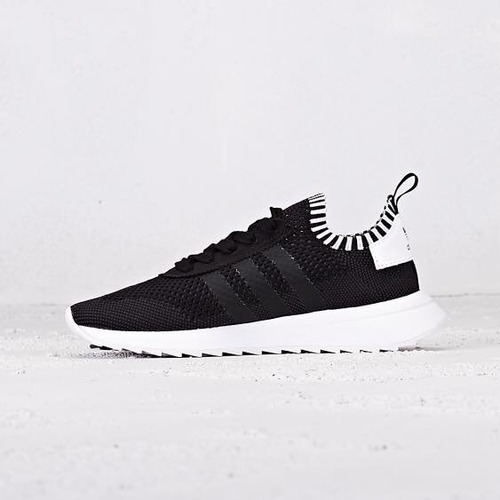 black adidas primeknit