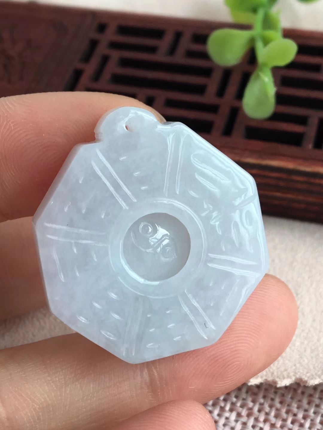 J1457 冰白八卦吊墜