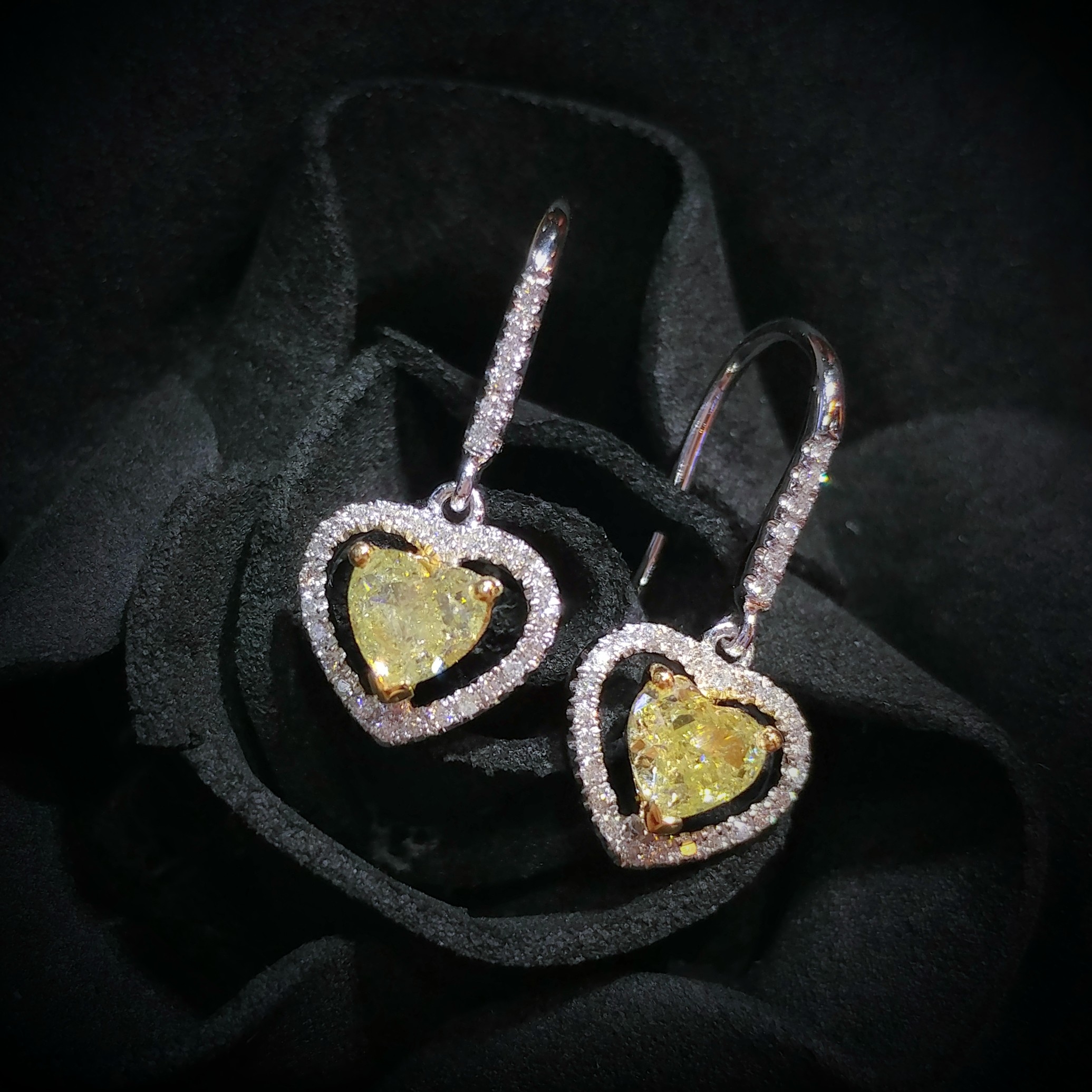 全新18K金【主石88份彩黃心形鑽石】配小鑽共1卡3份鑽石吊耳環
