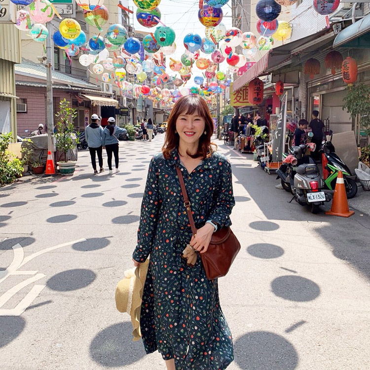 許許兒與兒童島聯名插畫手繪印花洋裝顧客實穿照