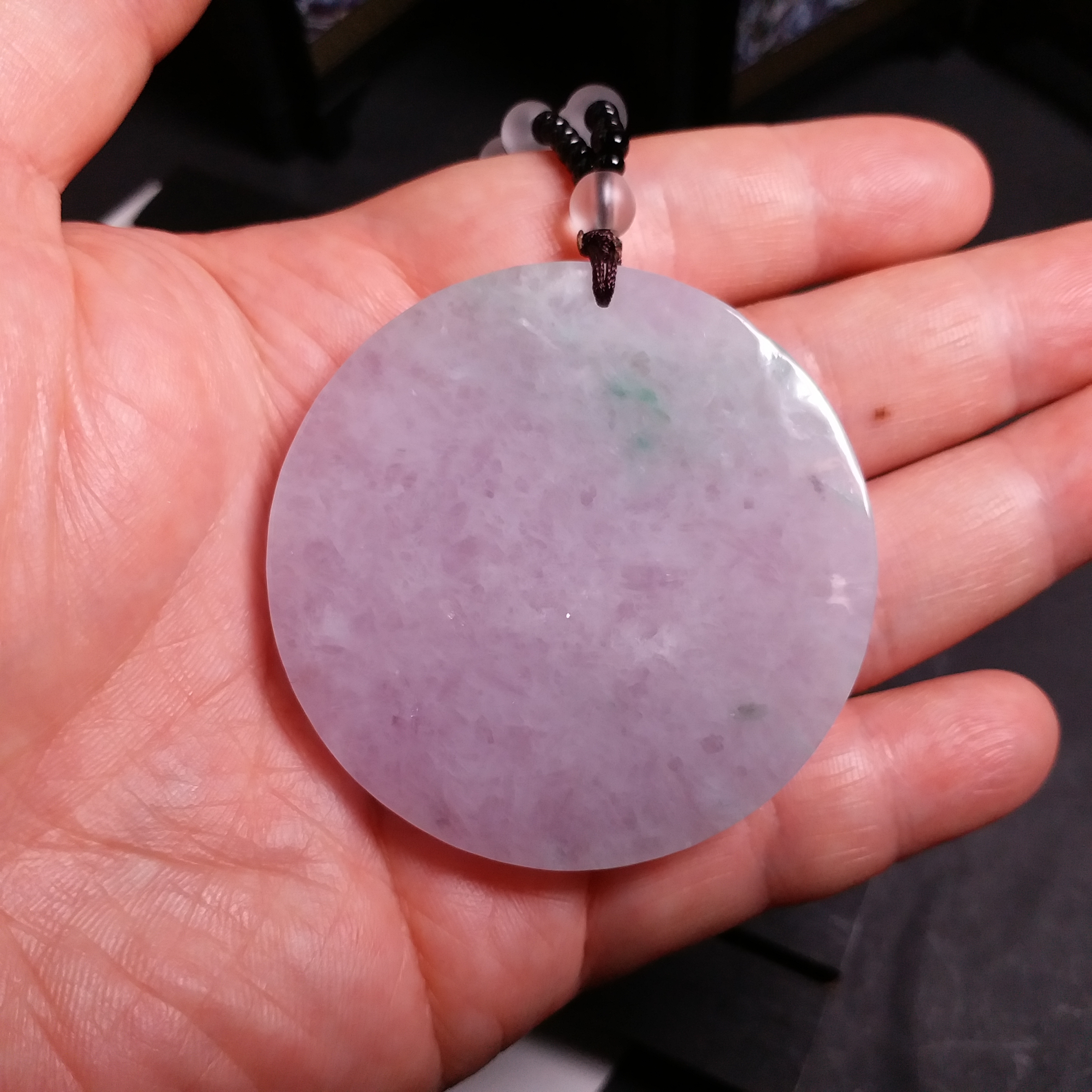 J1435 冰糯春彩無事圓牌配水晶珠項鍊 (53.3mm直徑)