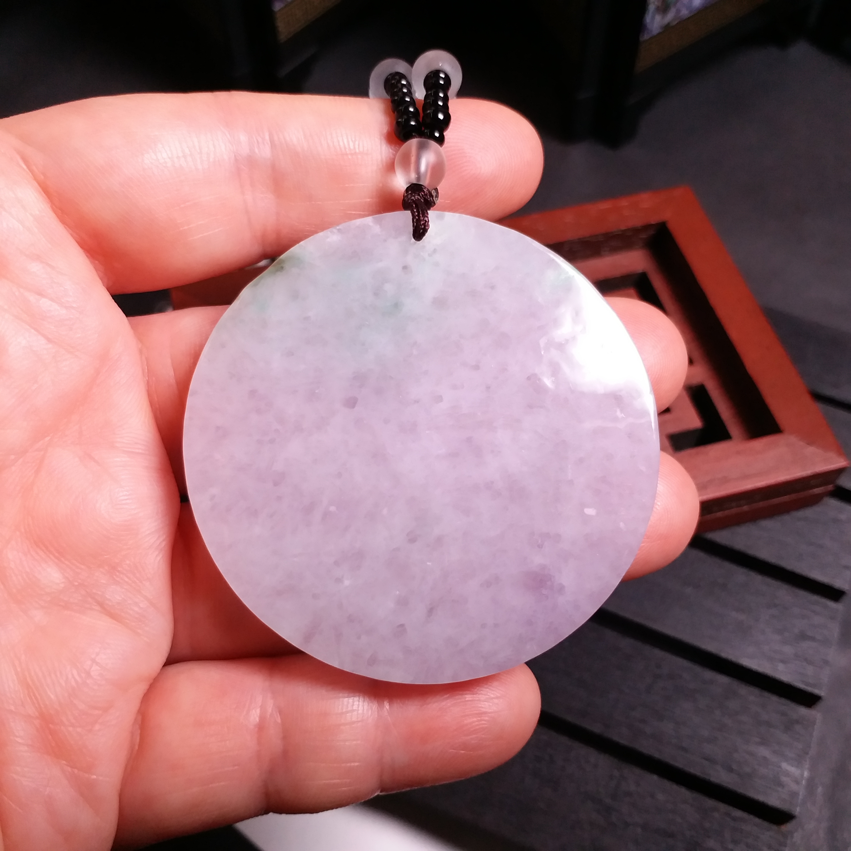 J1435 冰糯春彩無事圓牌配水晶珠項鍊 (53.3mm直徑)