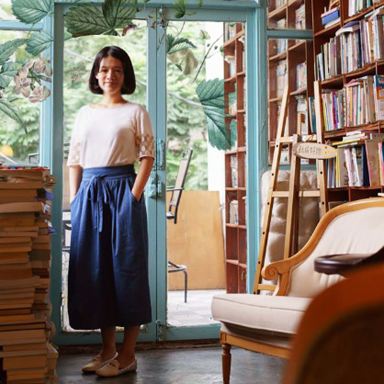 森紛有機棉拼接蕾絲袖上衣+克卜勒的禮物單寧七分裙