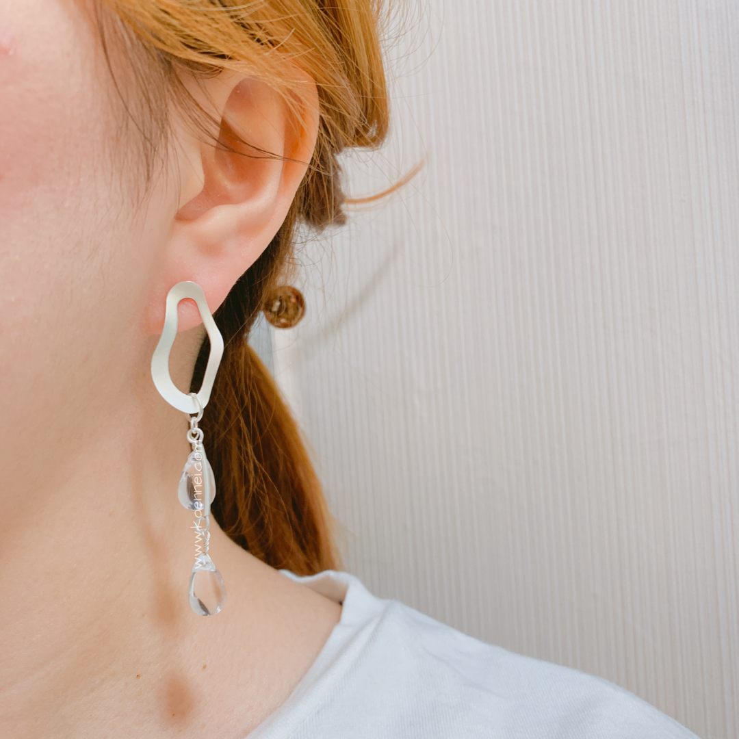 日本金屬風透明石垂吊耳環