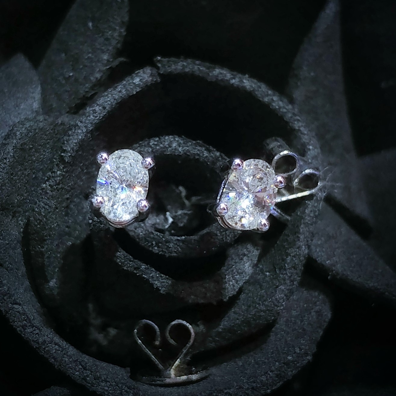 全新18K白金【主石37份蛋形鑽石】耳環