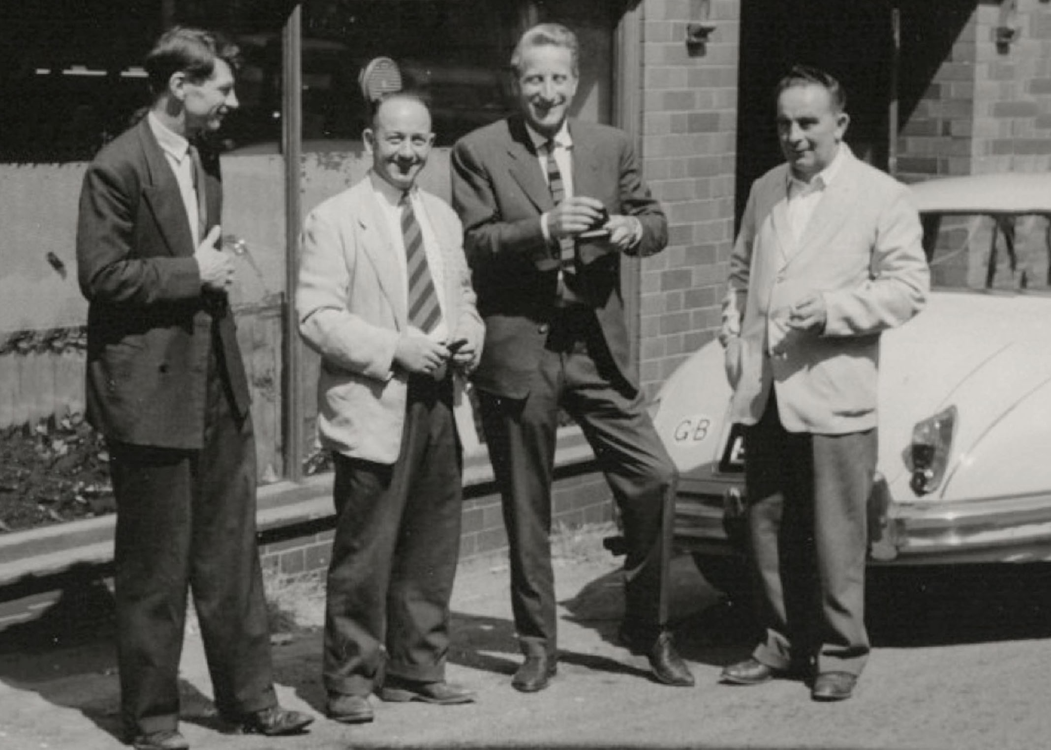 Dr. Klaus Maertens（左三）與 Griggs制鞋公司