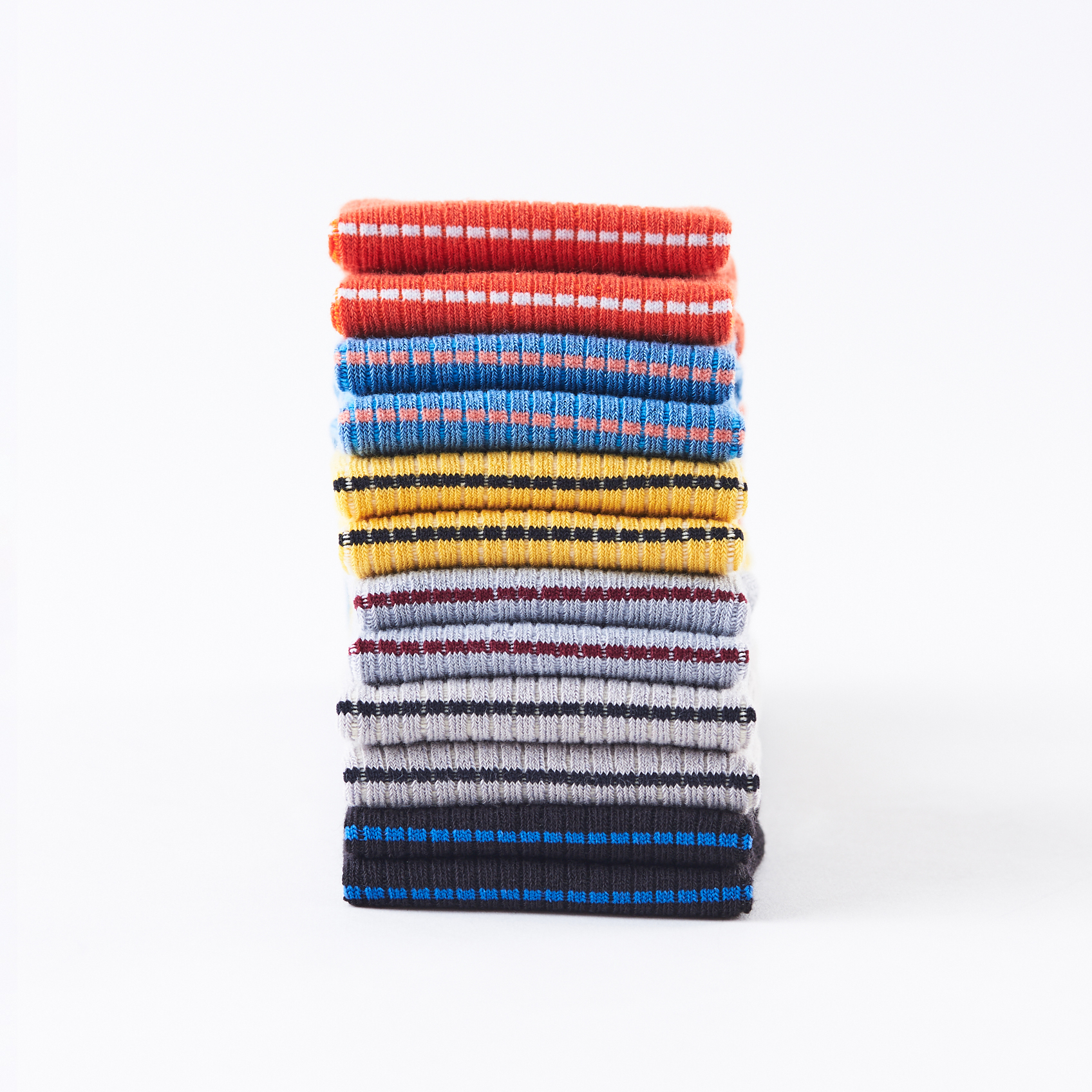 台灣街頭潮流襪子品牌nozzle quiz 後研 19SS NEW BASIC基本款素色機能襪履，將「基本」以最純粹的方式呈現。同時擁有「薄襪」的輕薄視覺且觸感清爽，推薦帆布鞋、滑板鞋、涼鞋、VANS、街頭流行古著工裝風格搭配。