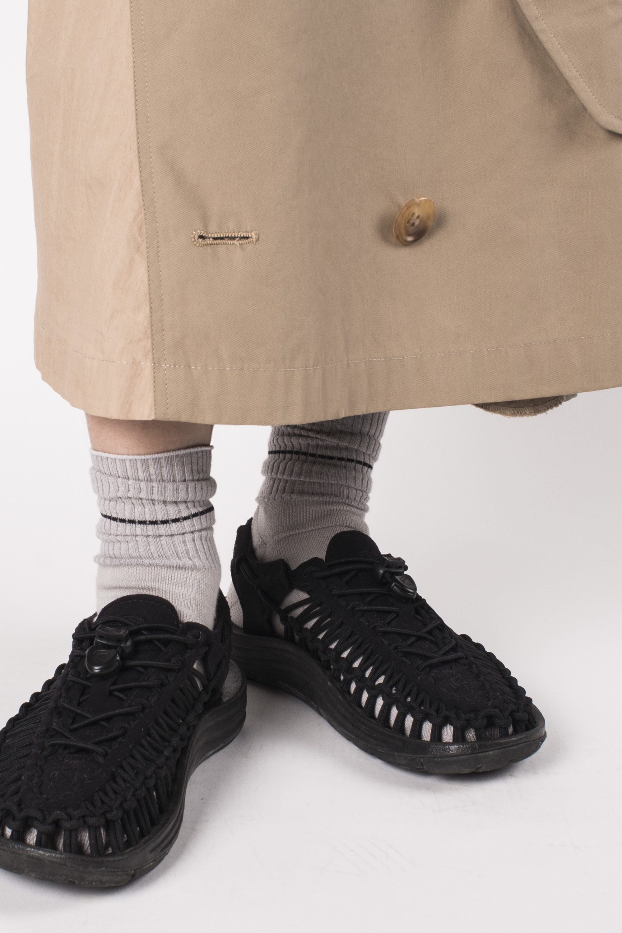 台灣街頭潮流襪子品牌nozzle quiz 後研 19SS NEW BASIC基本款素色機能襪履，將「基本」以最純粹的方式呈現。同時擁有「薄襪」的輕薄視覺且觸感清爽，推薦帆布鞋、滑板鞋、涼鞋、VANS、街頭流行古著工裝風格搭配。