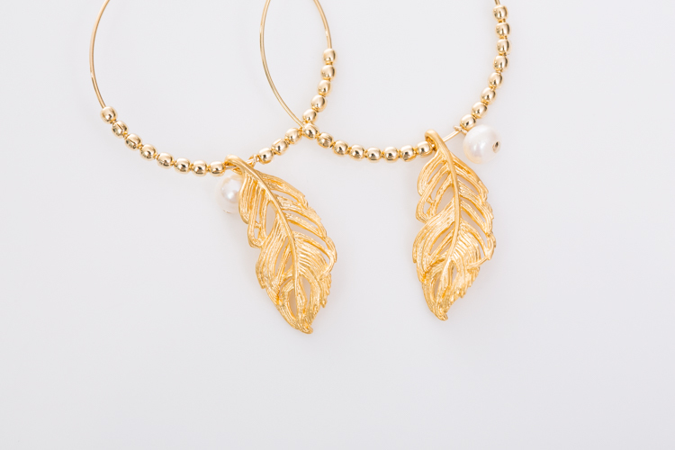 自由盤旋羽毛｜日本珍珠耳環