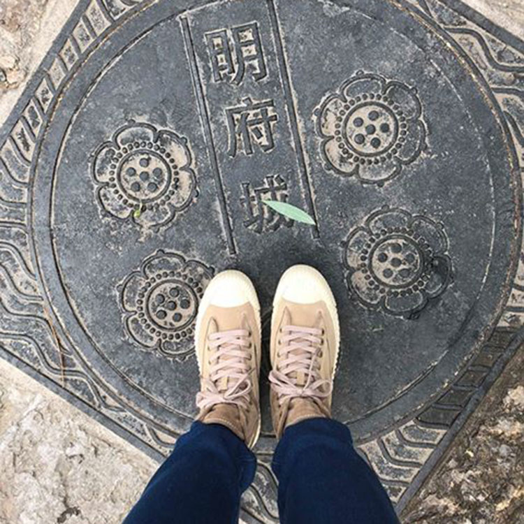 超耐走的奶茶色中筒麂皮軟餅乾鞋