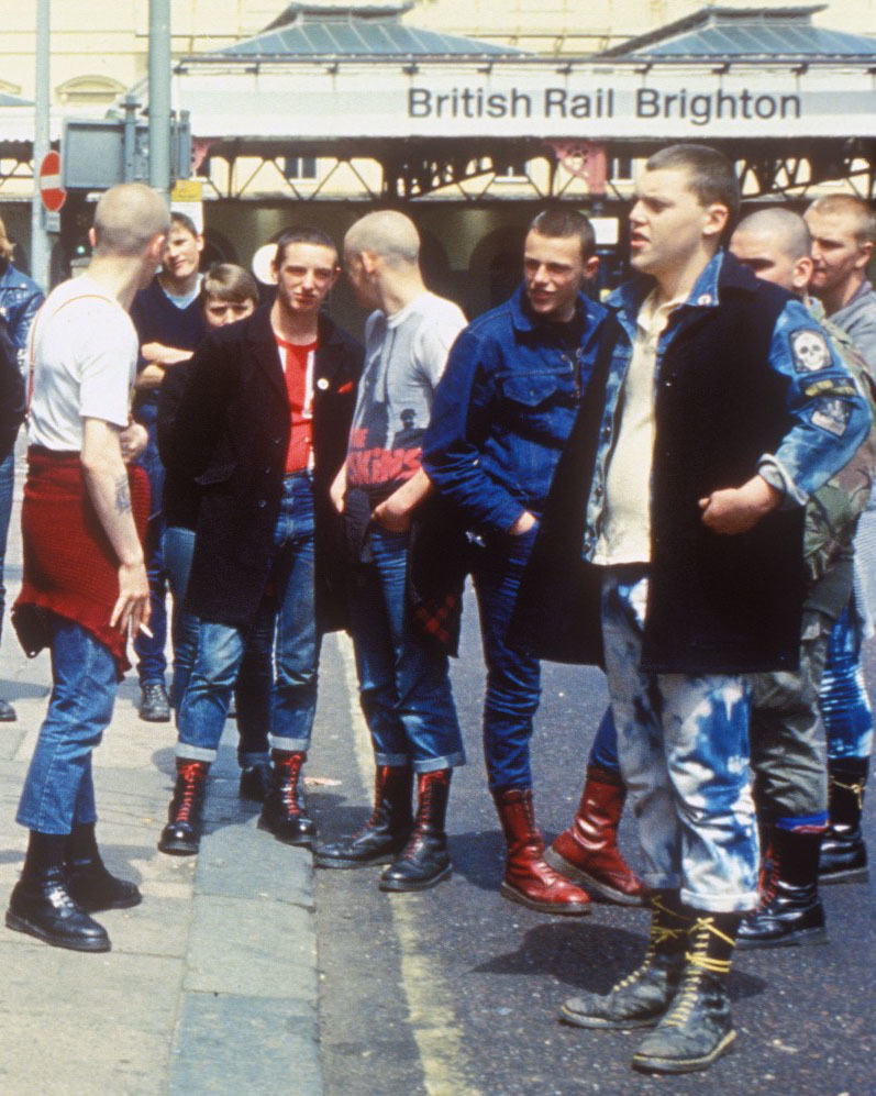 Skindeads 光頭黨穿搭/Dr. Martens馬汀鞋當時只出產黑色與櫻桃紅色