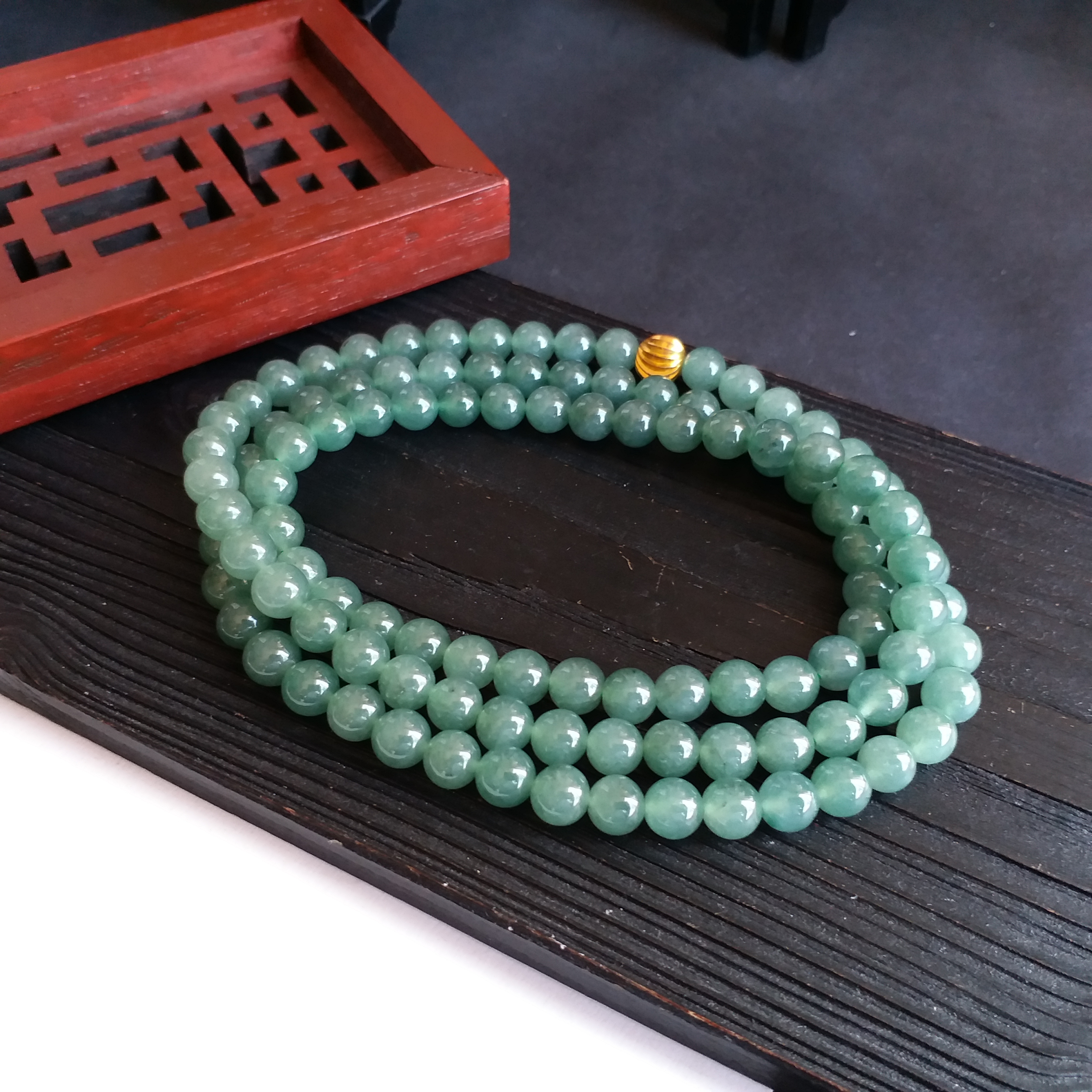 J1405 冰油綠翡翠玉珠項鍊 (6.9mm直徑)