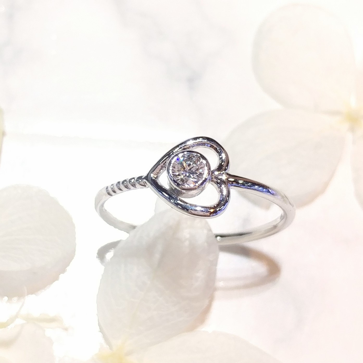 18K White Gold 0.10ct Diamond Ring