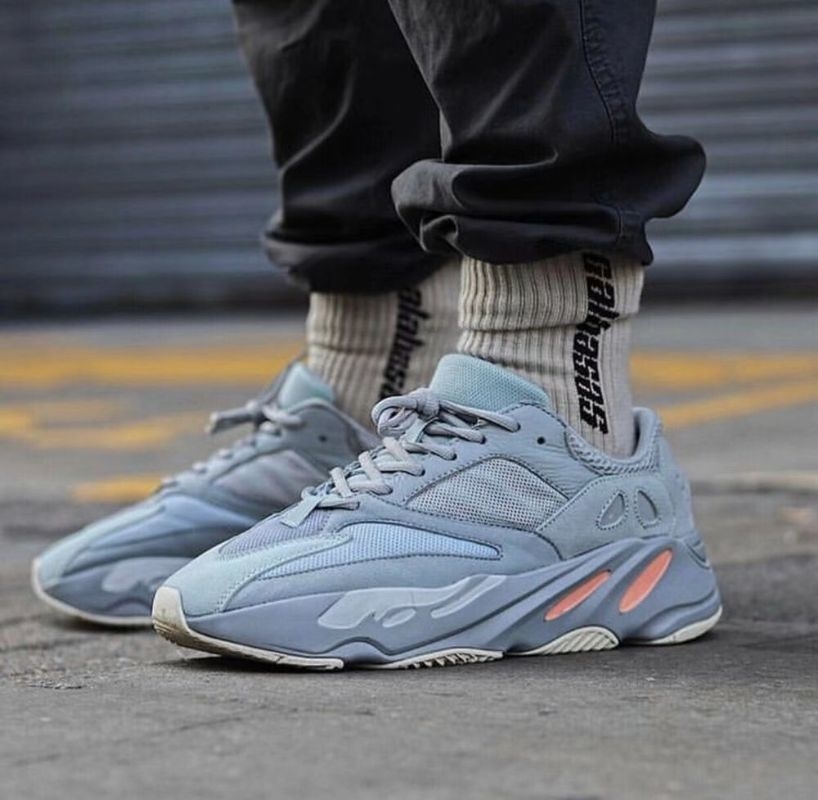 ADIDAS YEEZY BOOST 700 椰子 哥倫比亞藍
