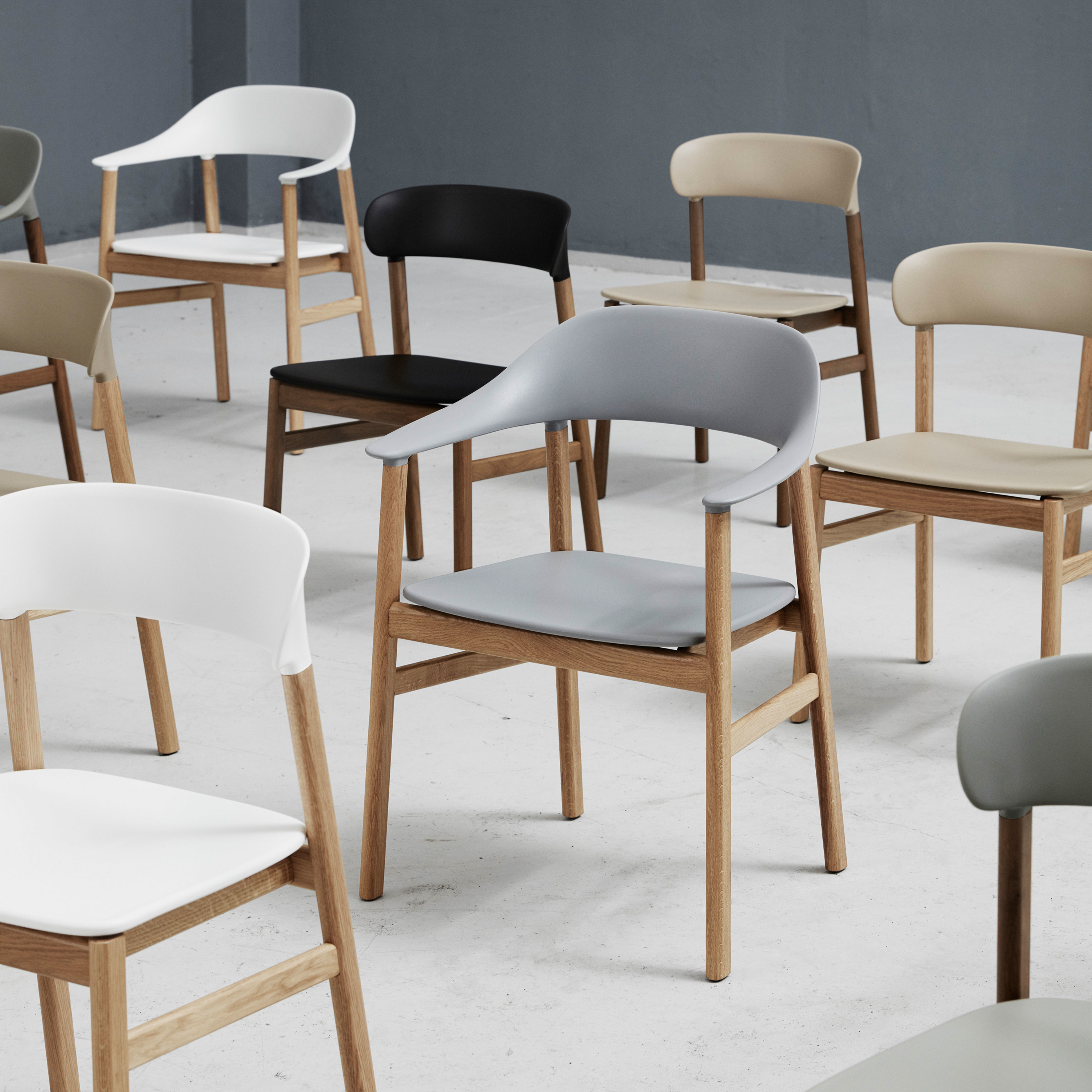 經典 / 布面坐墊橡木腳扶手椅 by normann Copenhagen