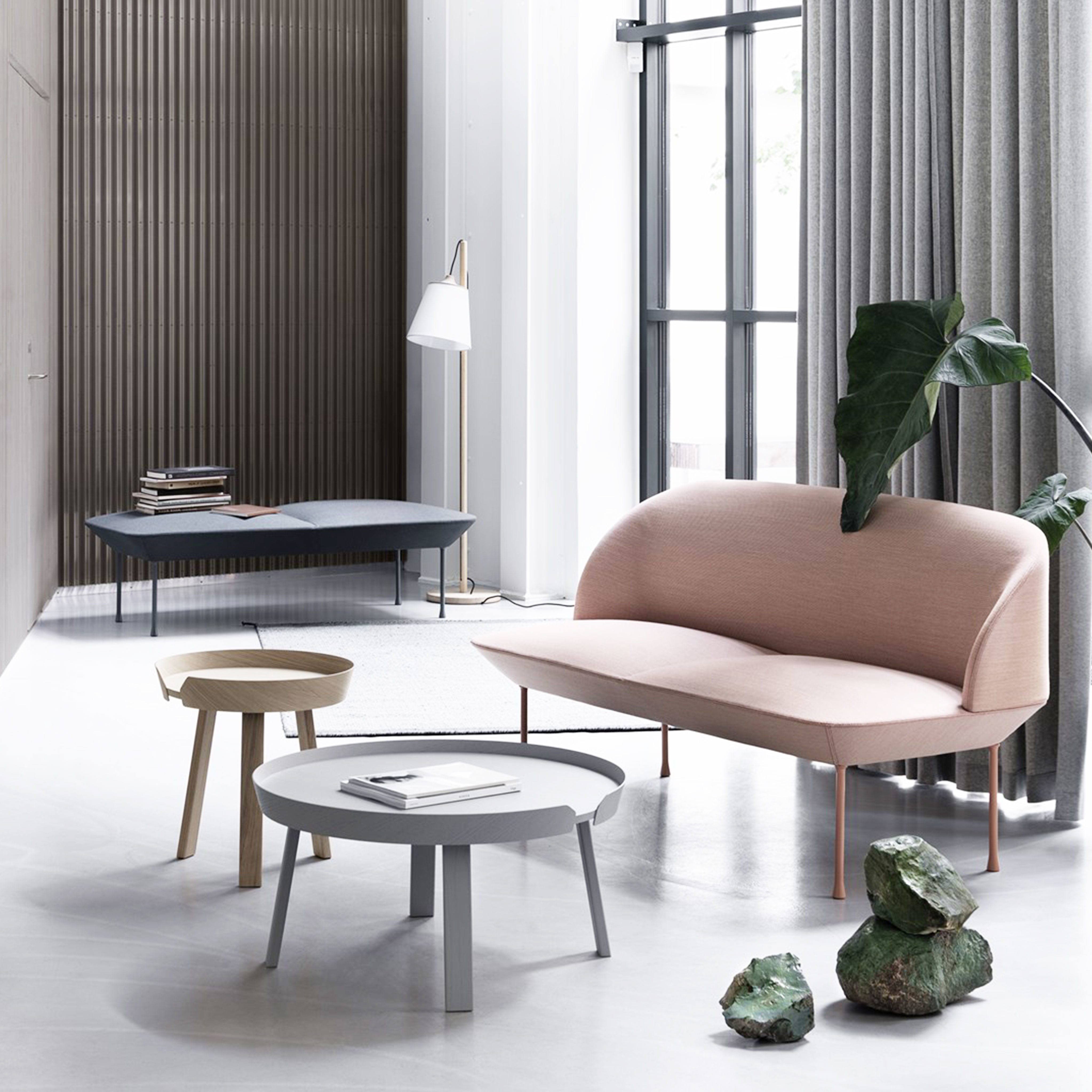 包圍 / 咖啡桌 - 大 by Muuto