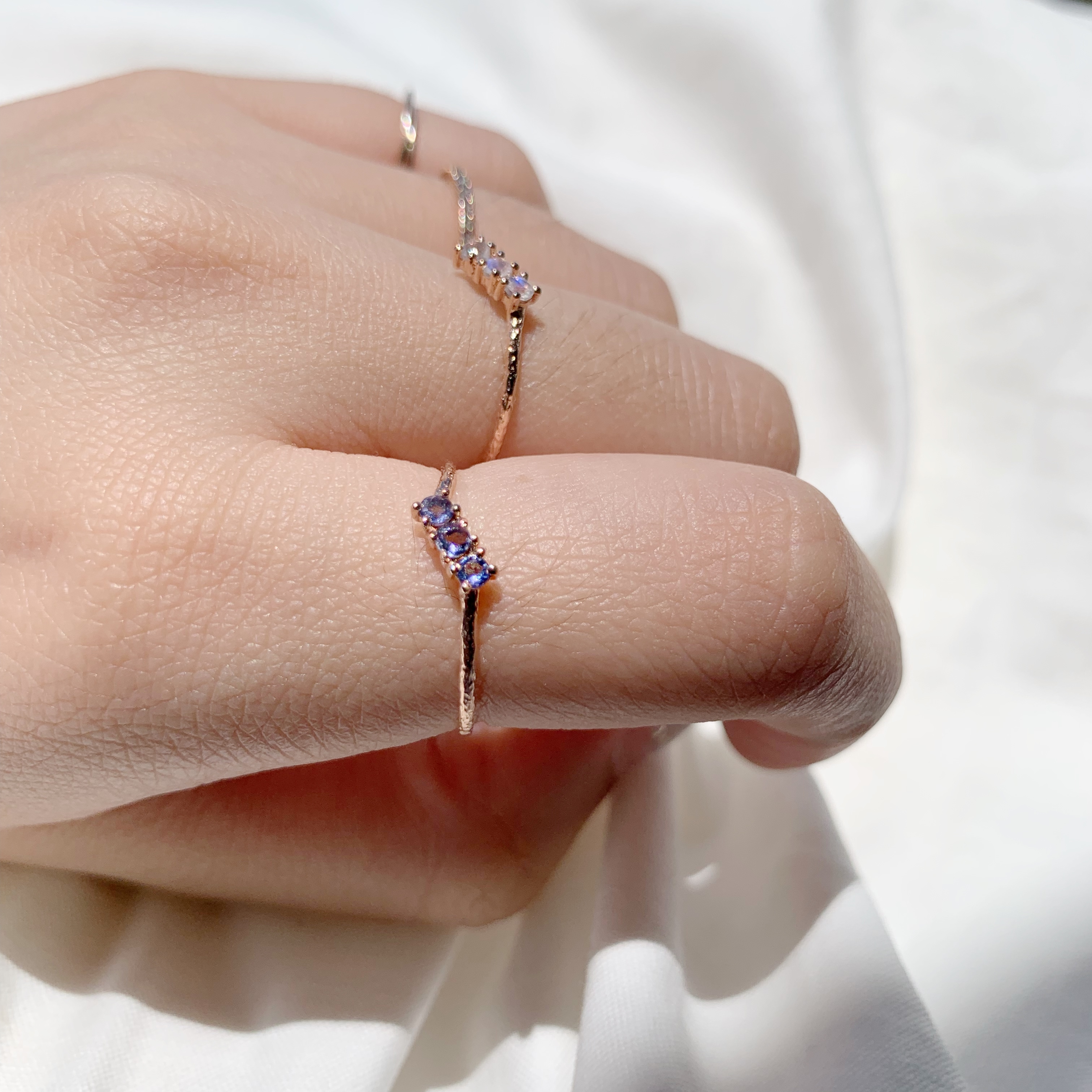 斜排三顆堇青石戒指-玫瑰金