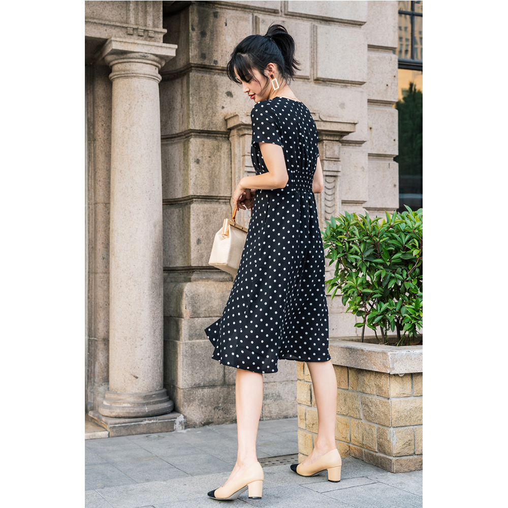 DEER.W V領排釦收腰點點洋裝 黑色
