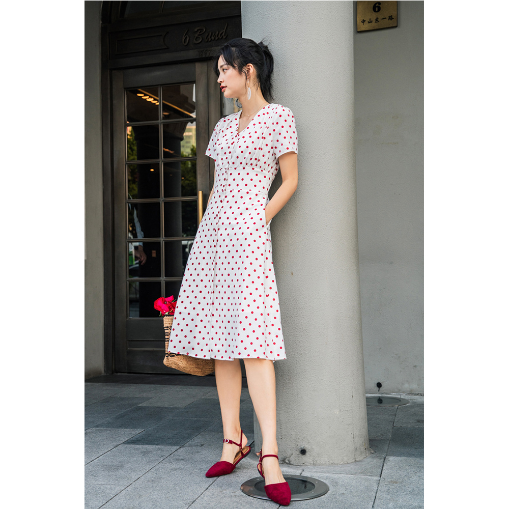 DEER.W V領排釦收腰點點洋裝 白色