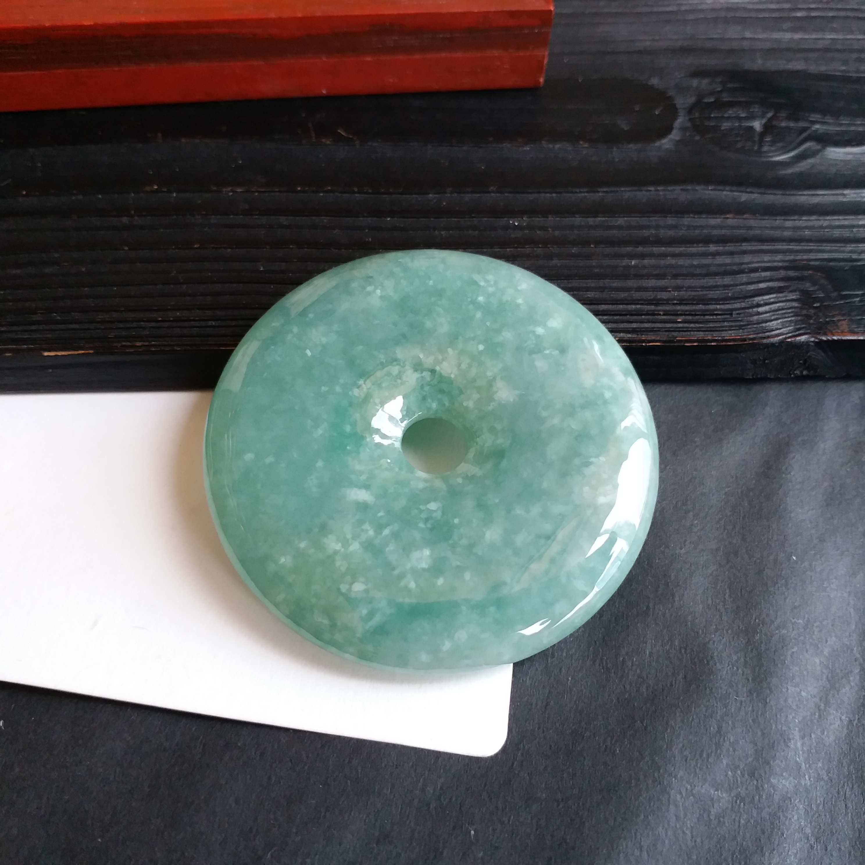 P1411363 豆種綠底大平安扣 (53.5mm直徑)