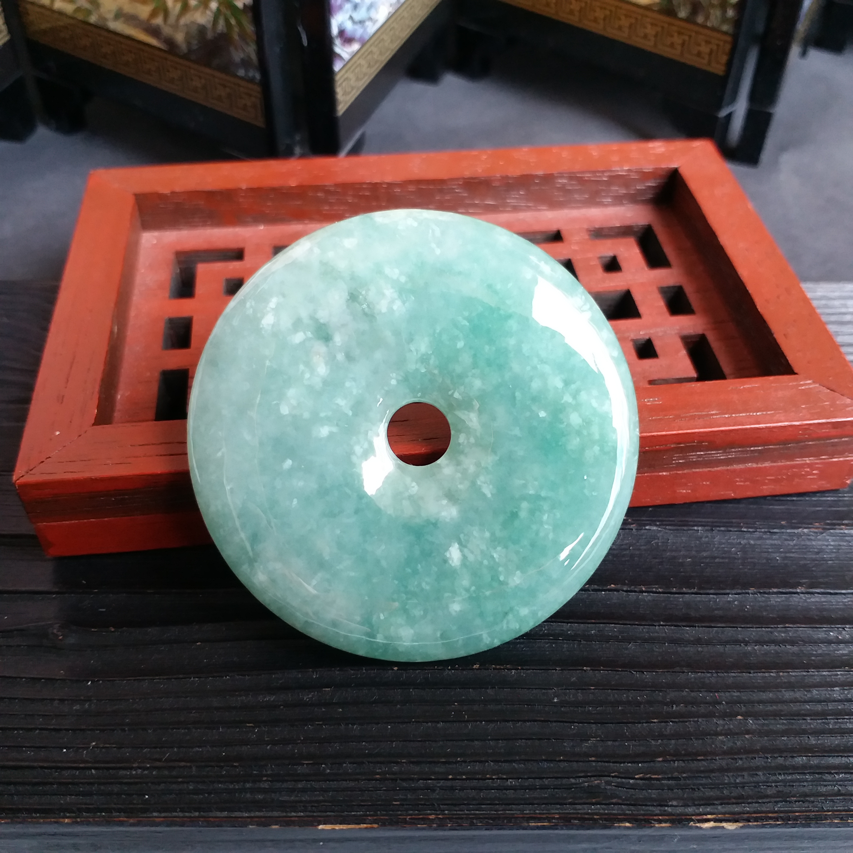 P1411364 豆種綠底大平安扣 (53.5mm直徑)