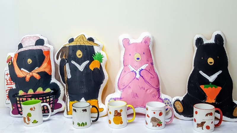 蓮霧熊造型抱枕