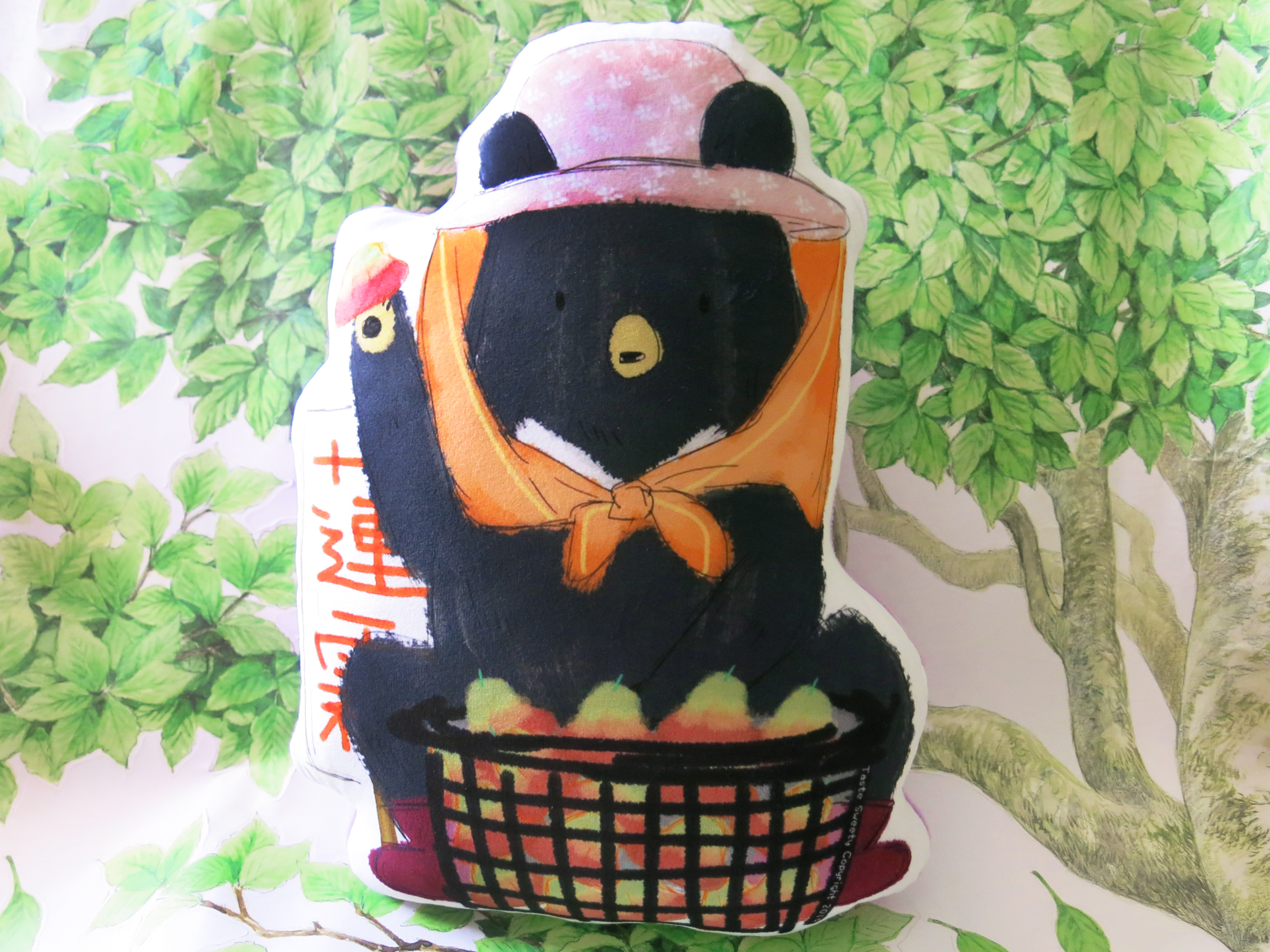 蓮霧熊造型抱枕