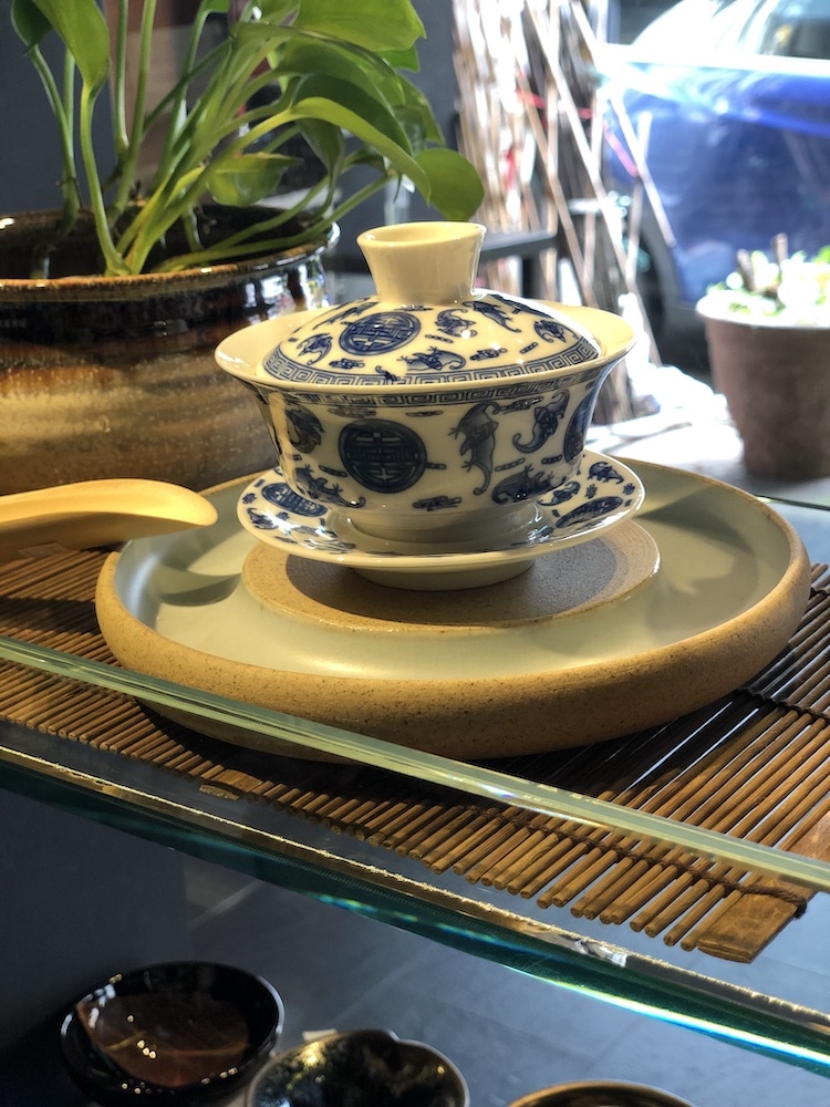 青花祥龍戲球蓋碗