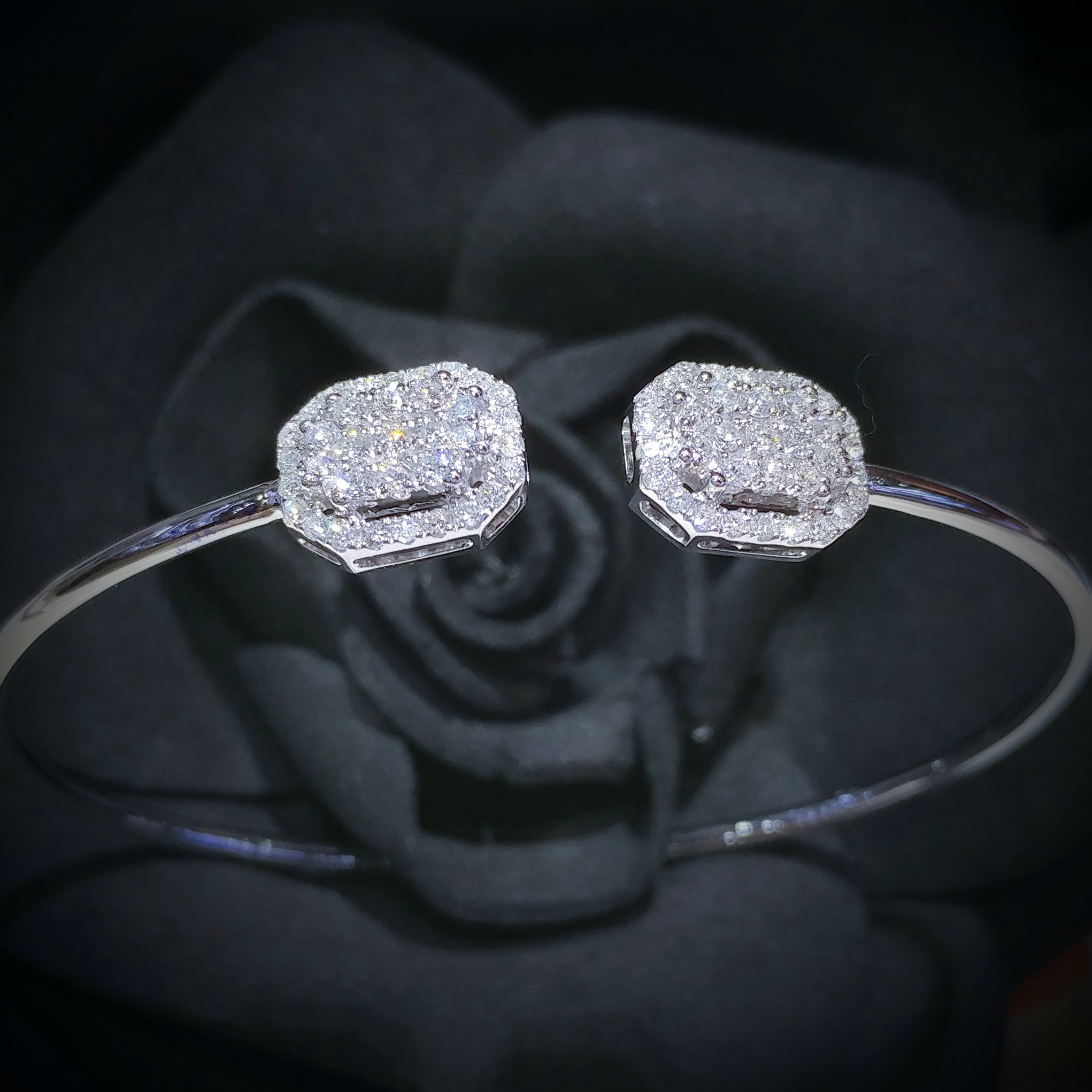 全新18K白金70份鑽石手鈪