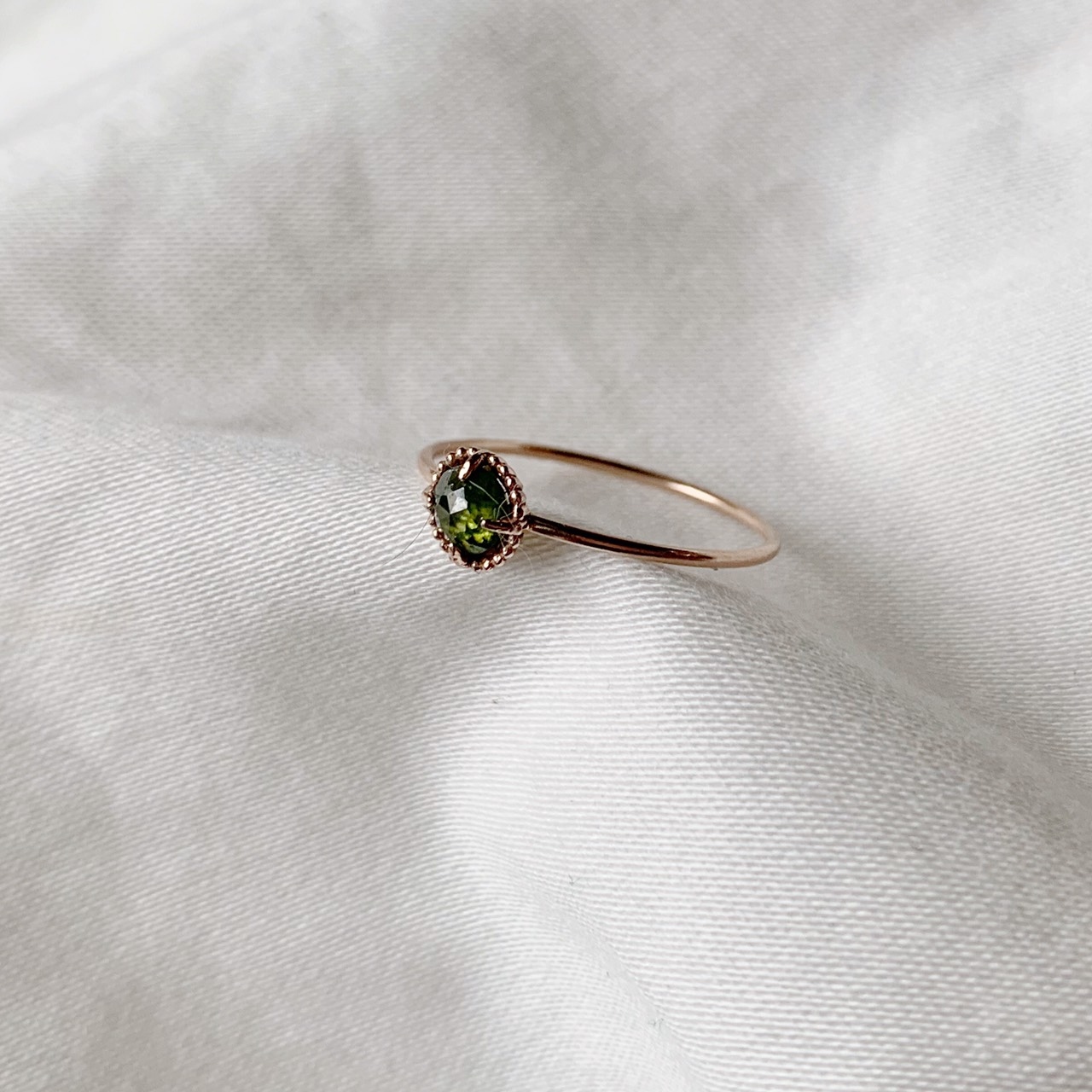 14K光滑杯子蛋糕綠鑽原礦戒指