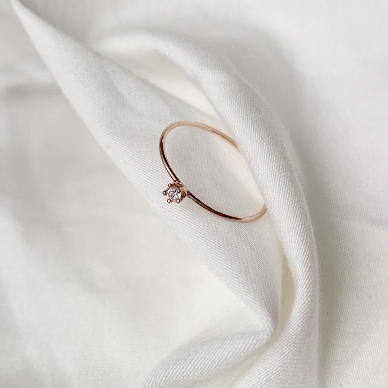 14K 光滑小五爪白鑽戒指