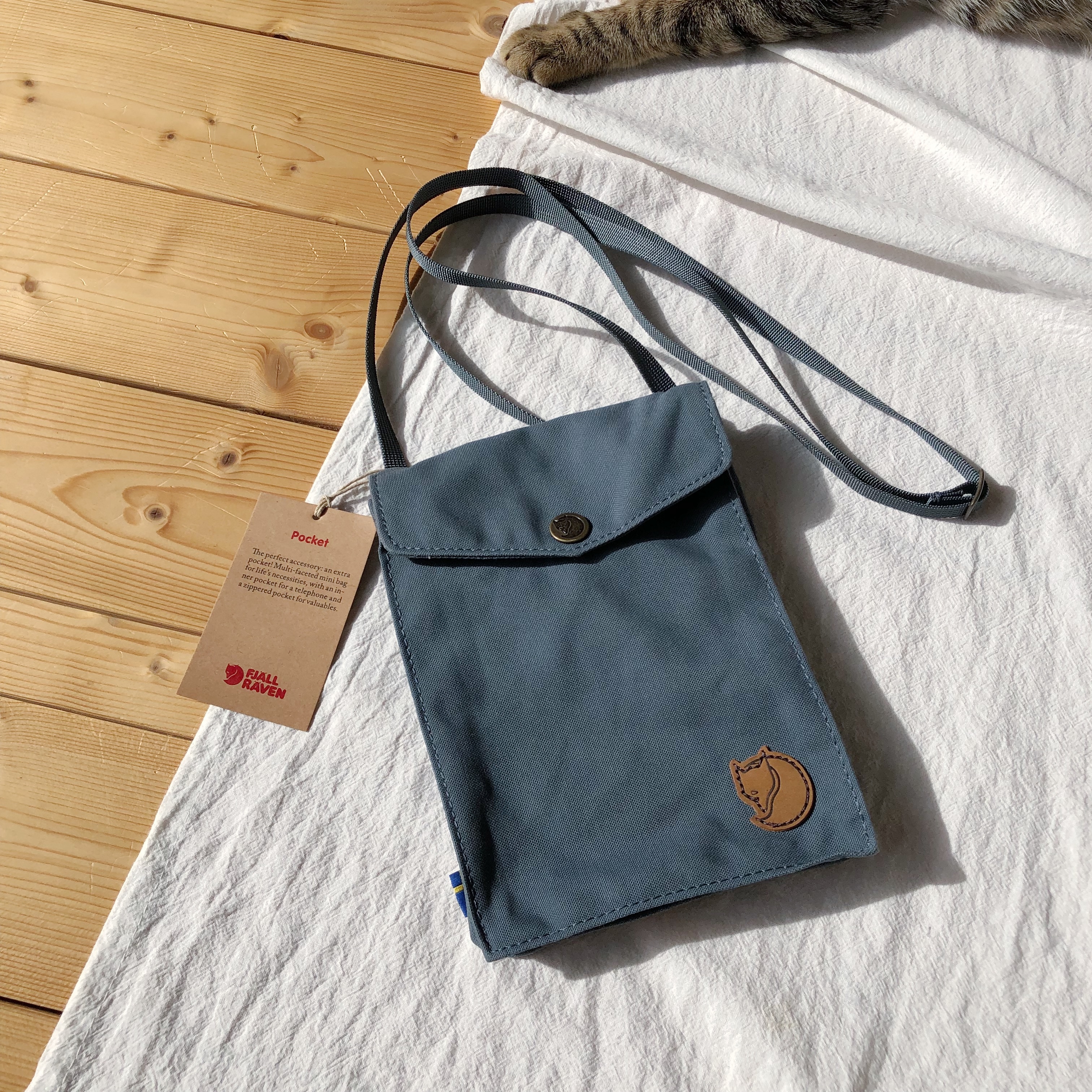 pocket shoulder bag