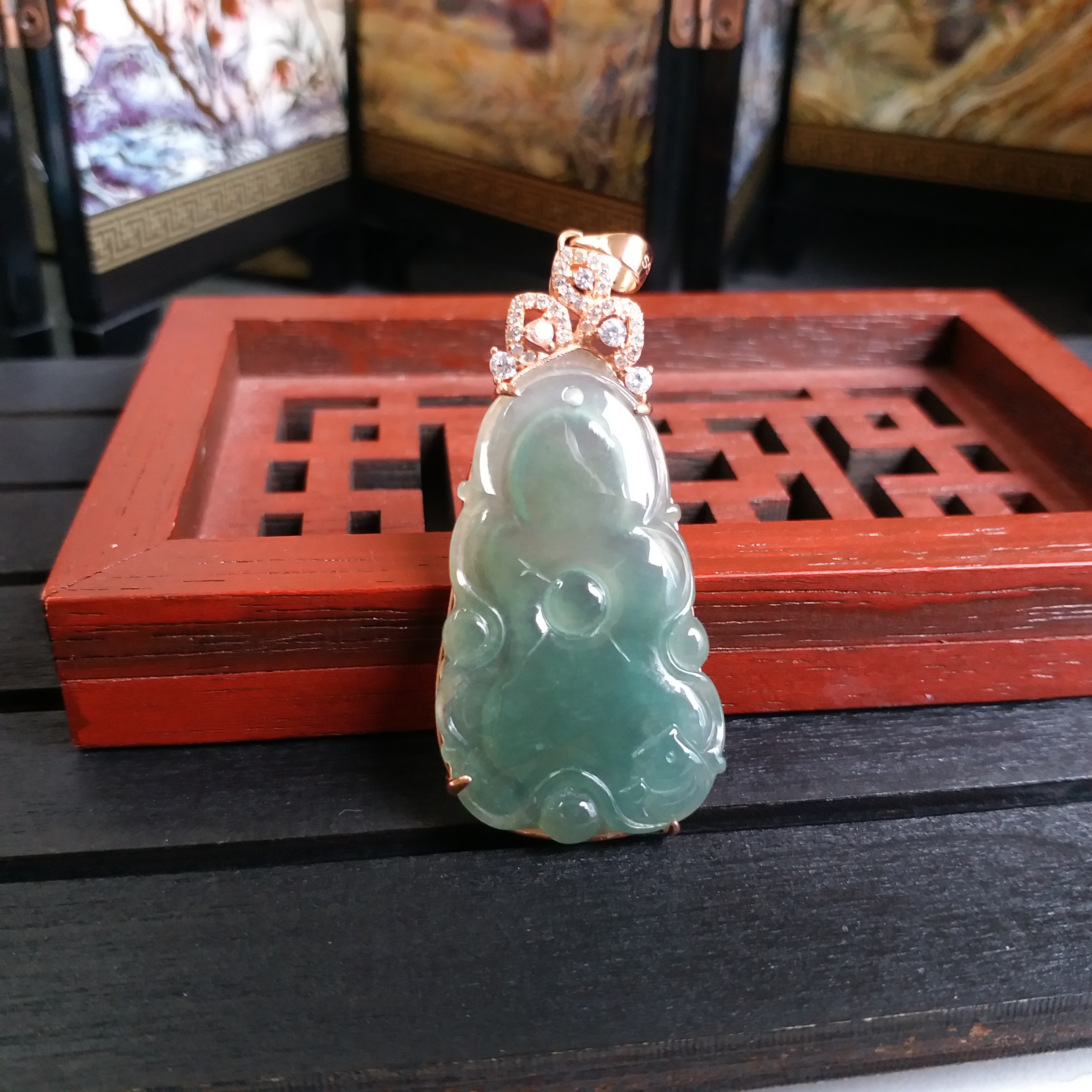 P1411379 冰綠底翡翠925銀鑲吊墜