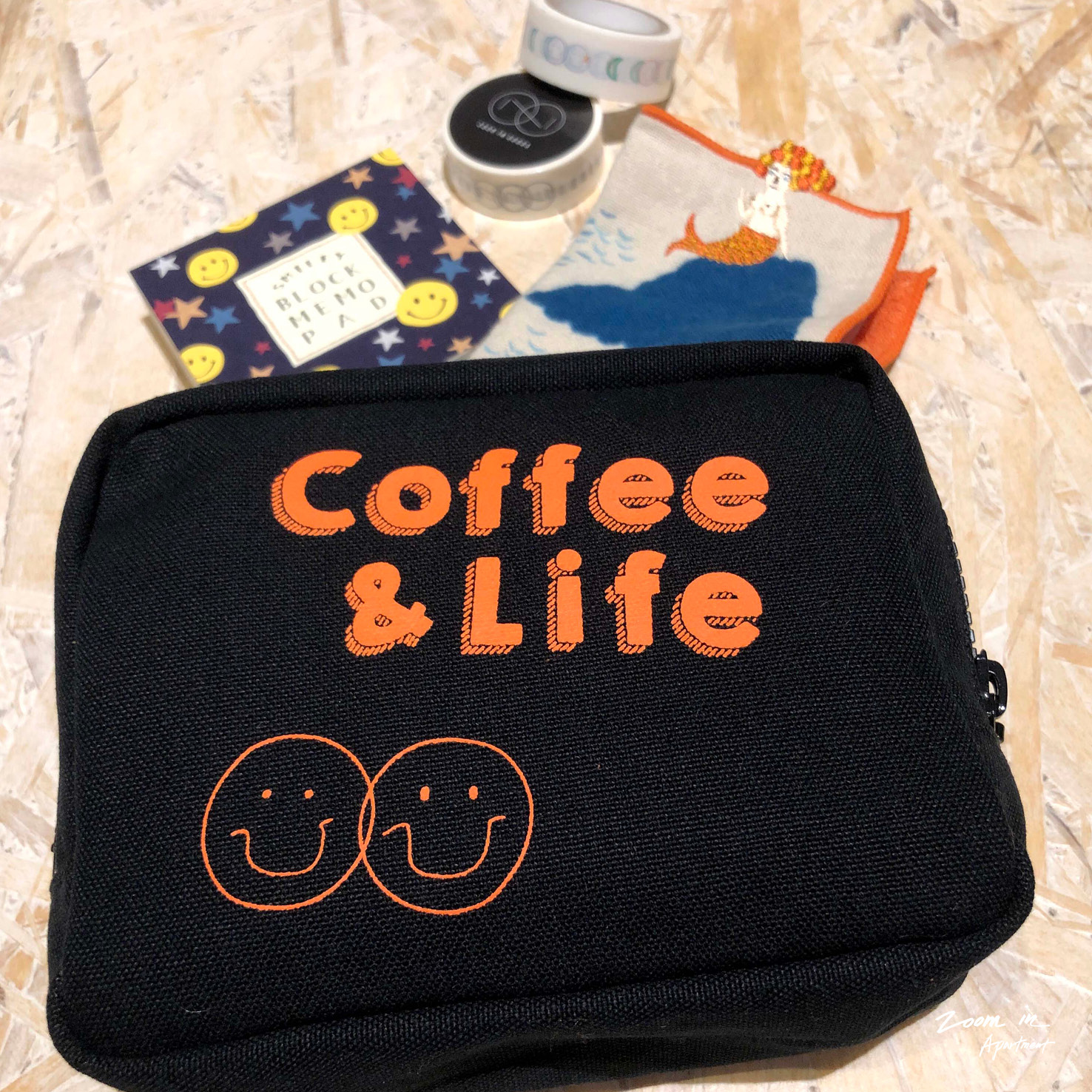 zoom in goods 「Coffee & Life  拉錬萬用立體包.黑」