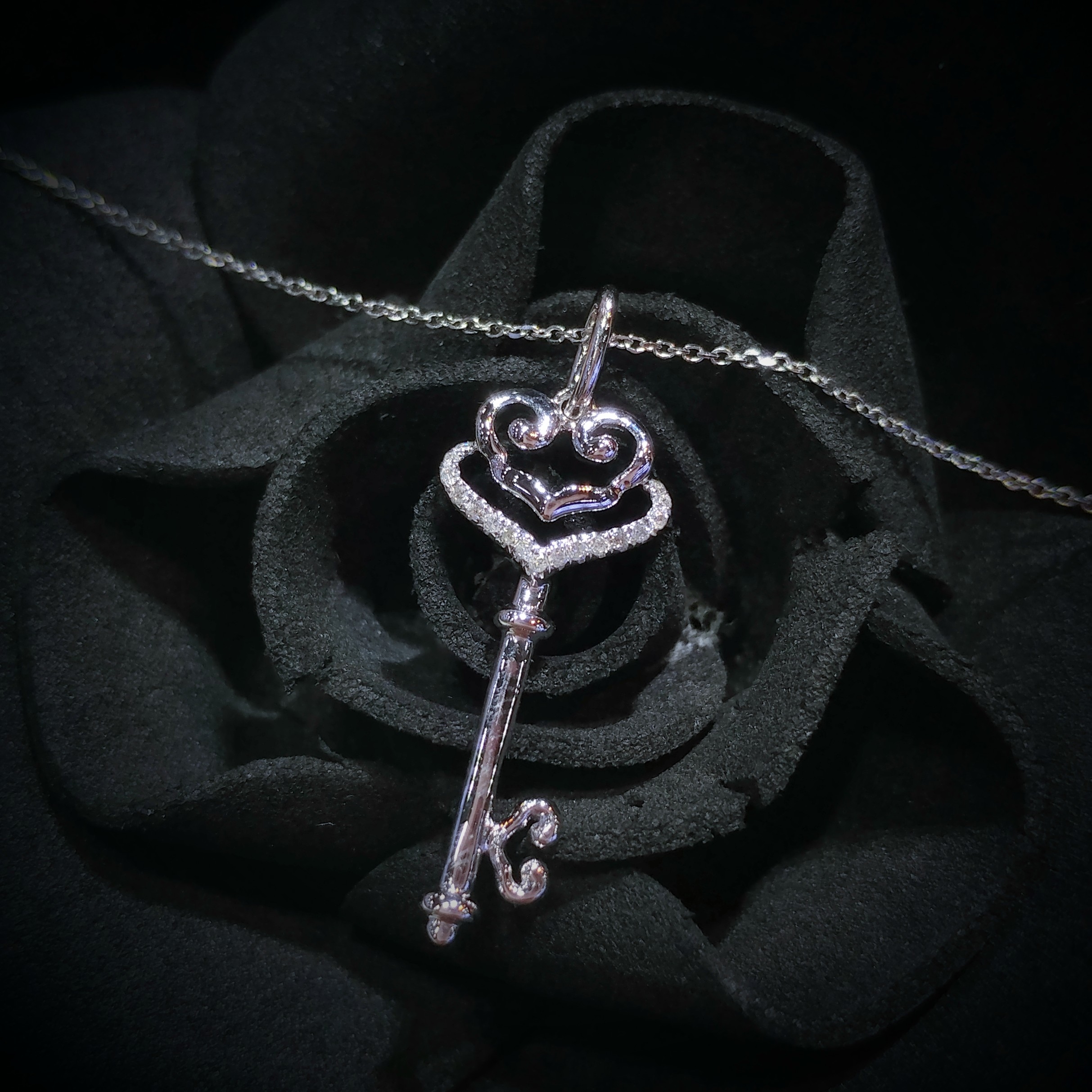 18K White Gold 0.04 ct Diamond Pendant