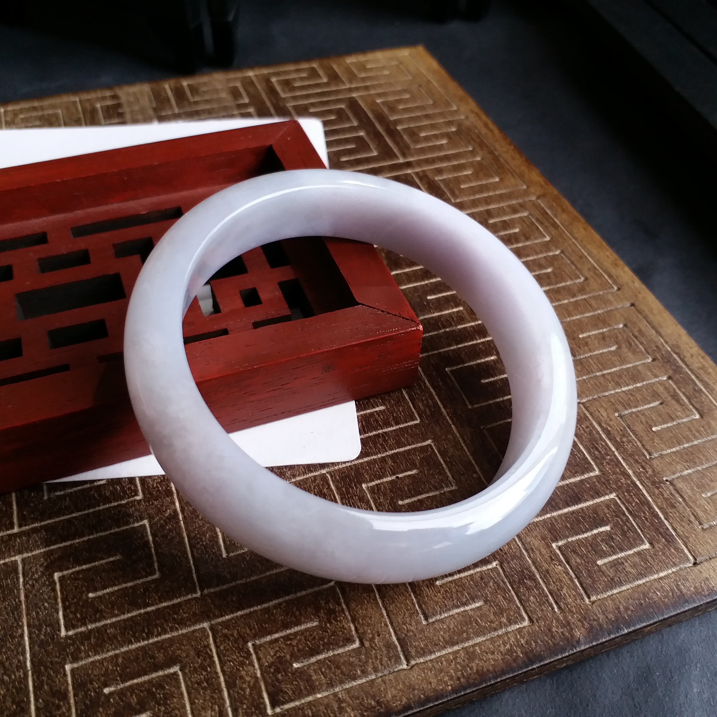 天然翡翠バングル（糯氷種・淡色系・内径56.6mm） 天然翡翠バングル（糯氷種・淡色系・内径56.6mm）
