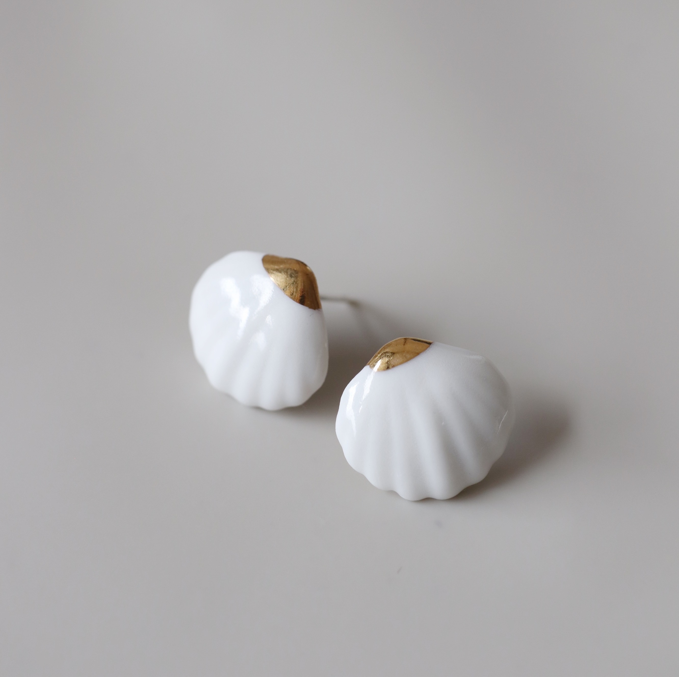 小貝殼｜純銀陶瓷耳環