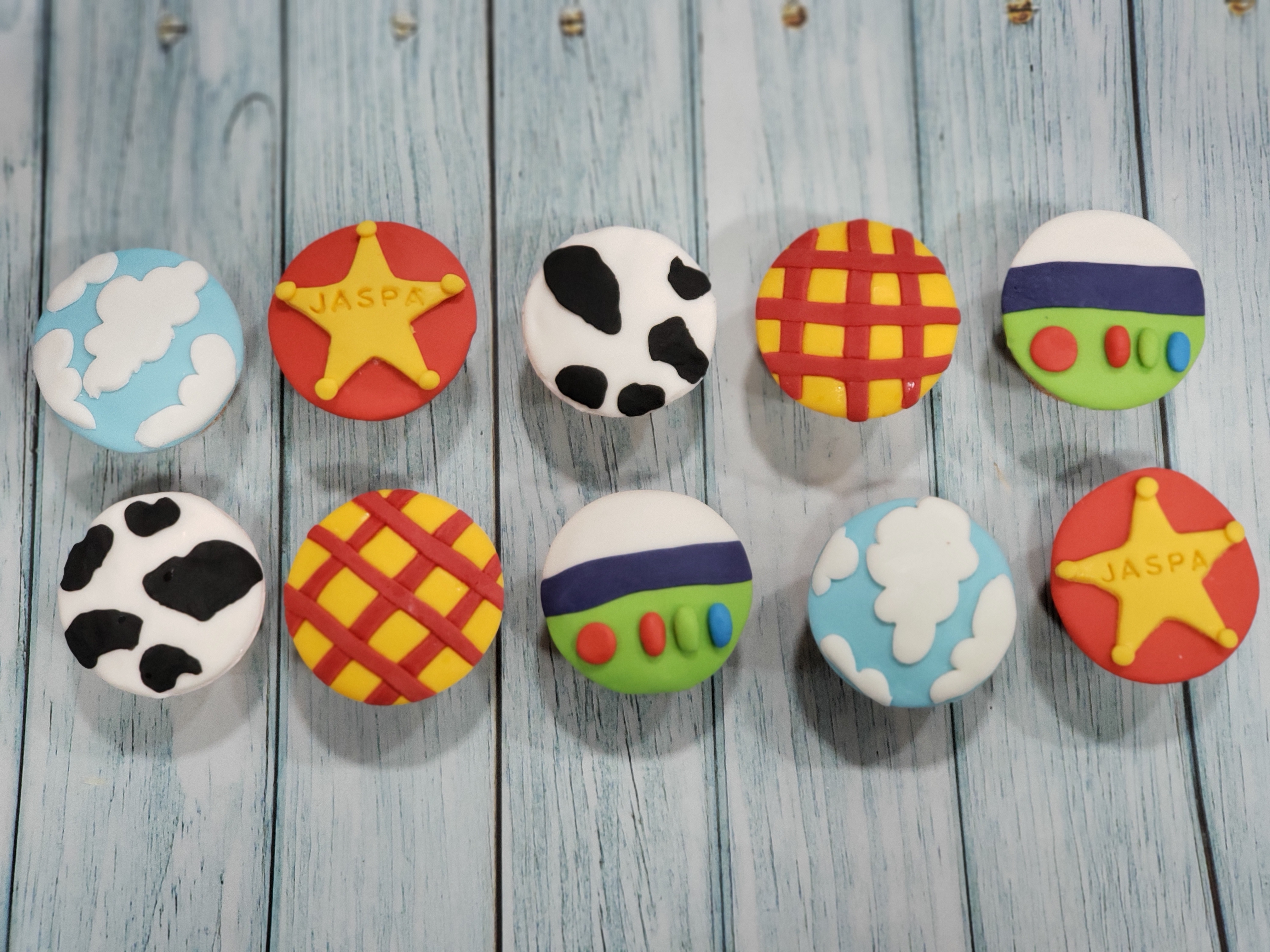 反斗奇兵糖皮奶油霜杯子蛋糕