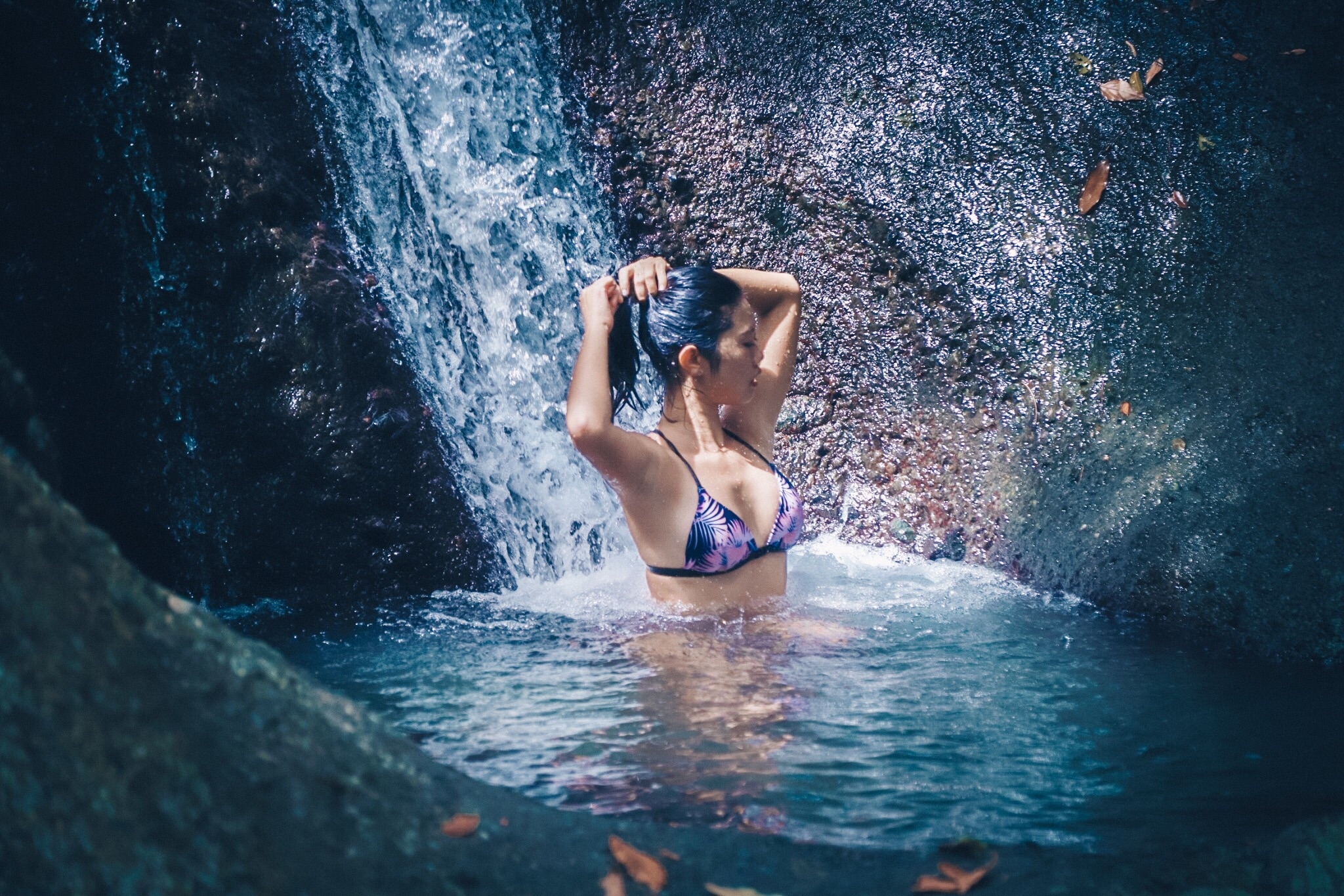 綻放 前扣式上衣