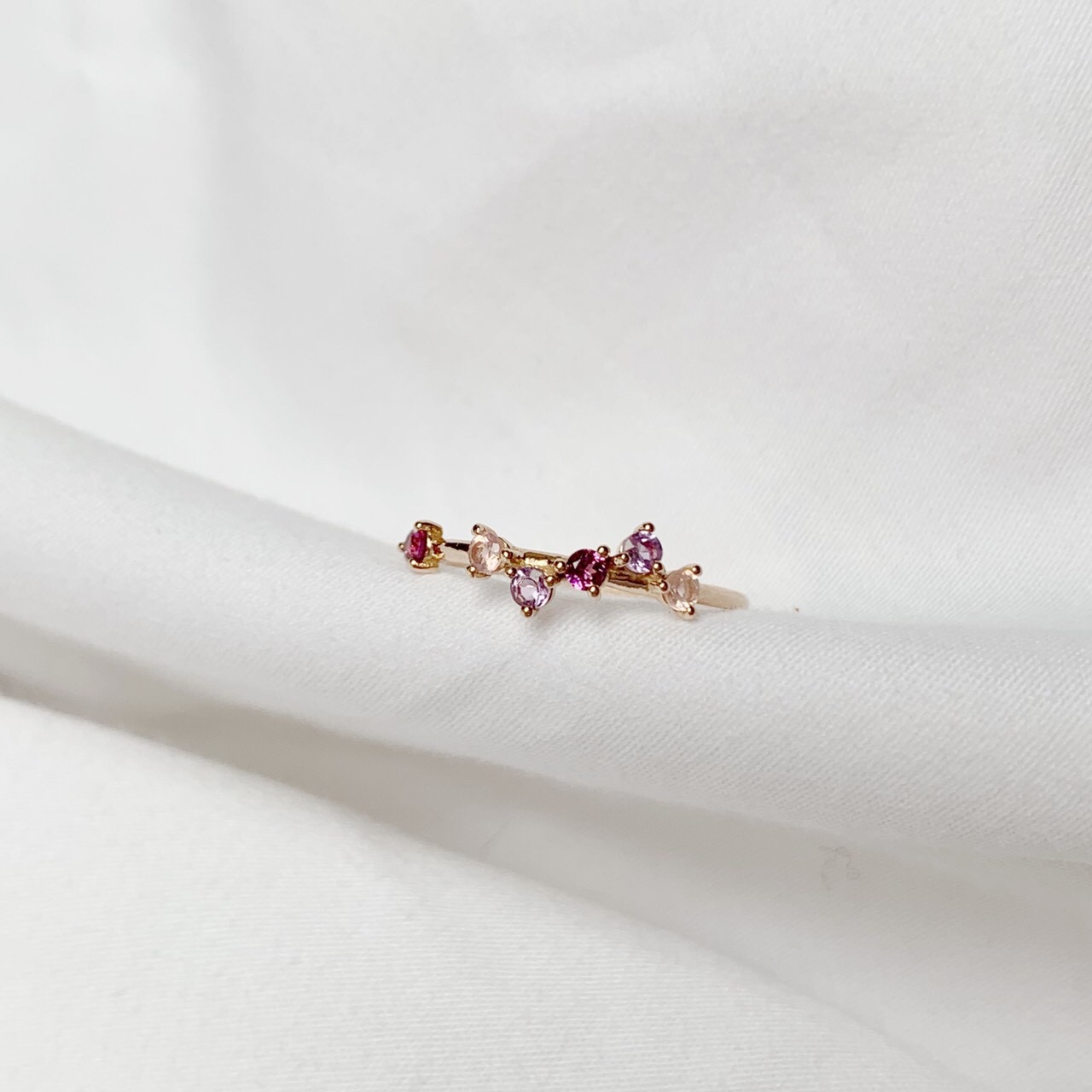 14k玫瑰金 不規則排列紅色寶石戒指