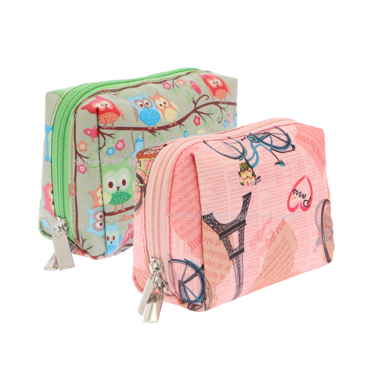 Ellie: 方形拉鍊化妝袋