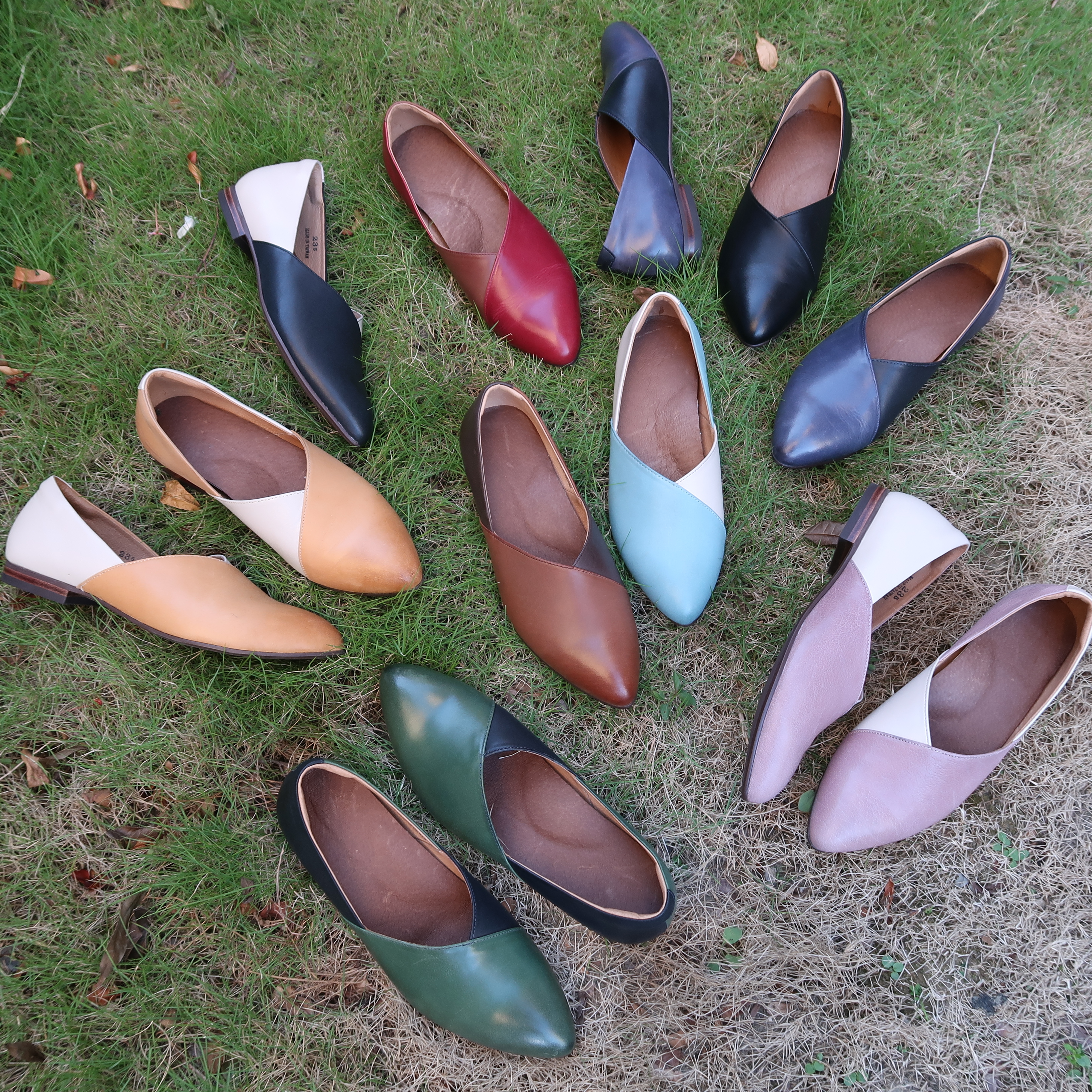 【小島筆記本】真皮幾何交叉拼接微尖楦小木跟平底鞋