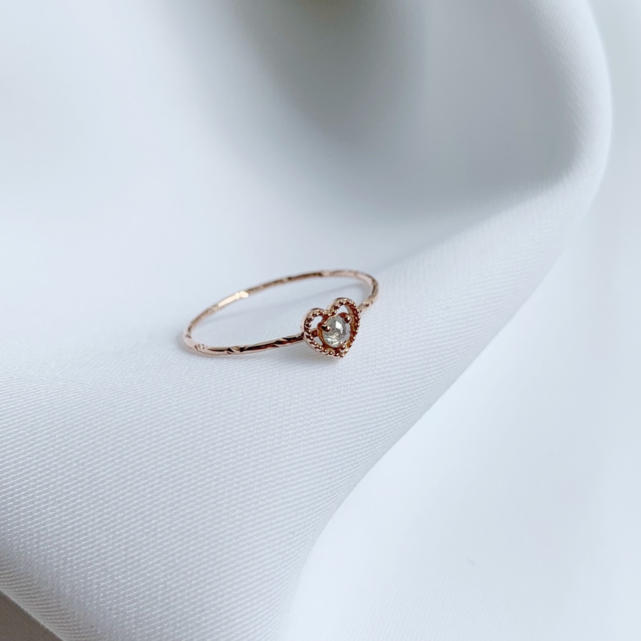 14k 復古簍空愛心灰鑽戒指