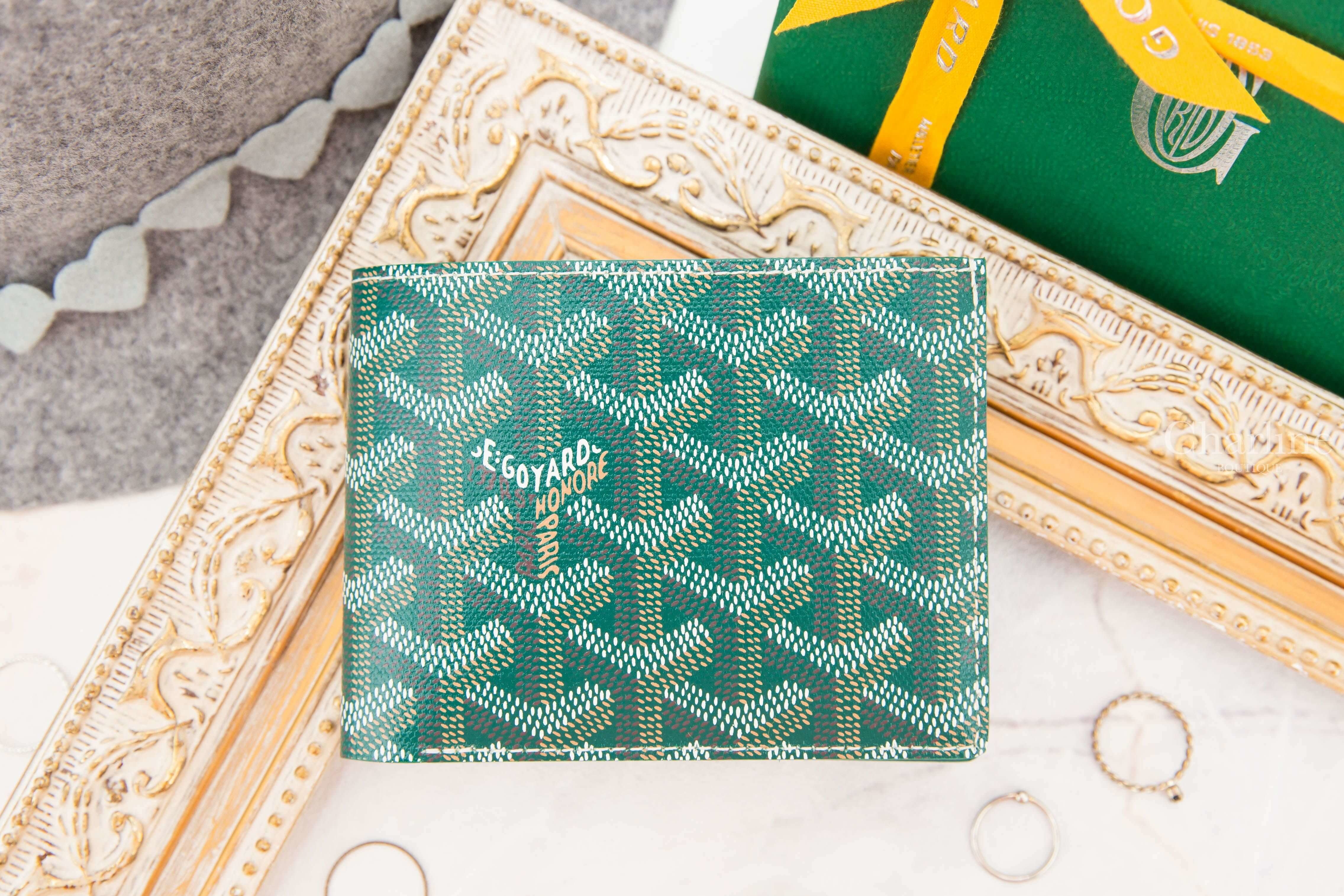 Goyard Victoire Wallet 綠色帆布小牛皮拼黃色內裡短夾-Charline Boutique 精品代購