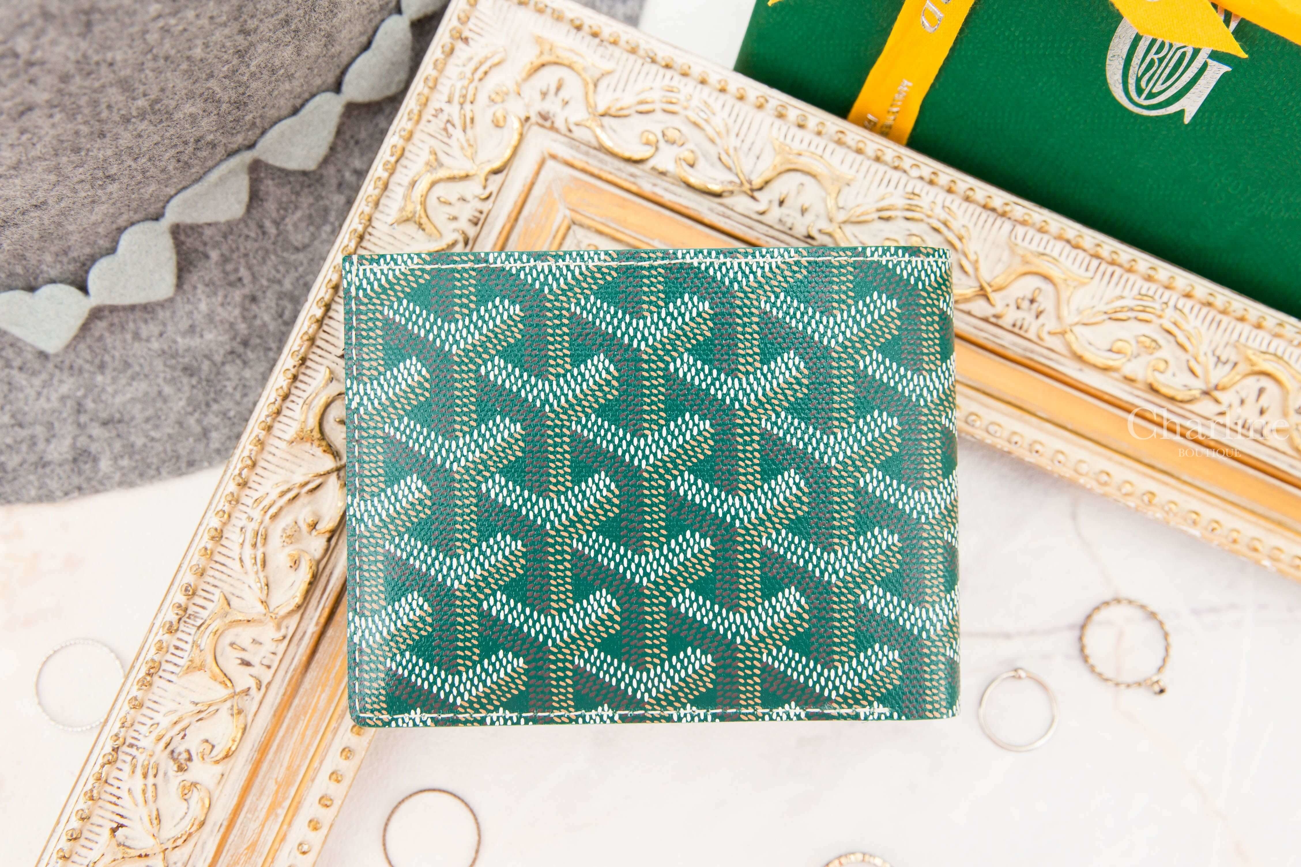 Goyard Victoire Wallet 綠色帆布小牛皮拼黃色內裡短夾-Charline Boutique 精品代購