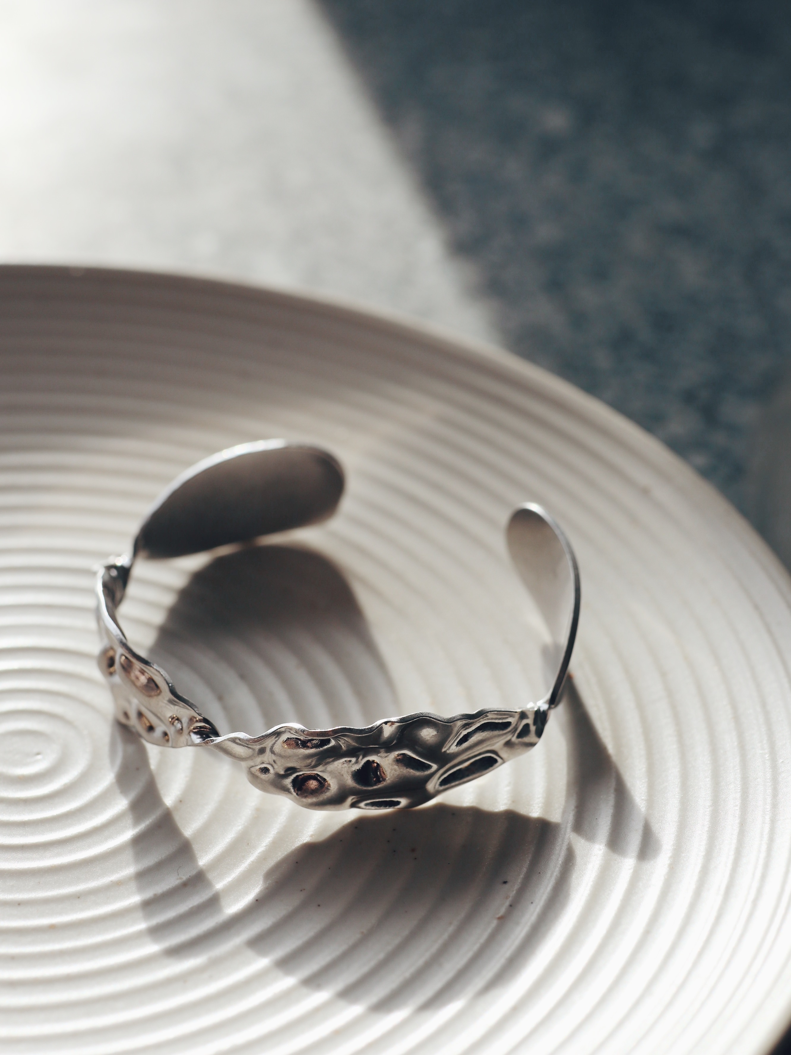 抓皺扭結｜開口手環（銀）