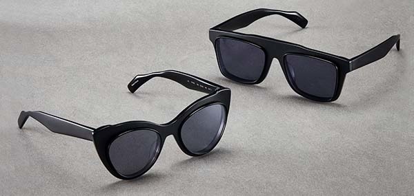 無論是創造雕塑輪廓，或是是開創一種使用材料的新方式 – 這位日本大師級的裁縫設計師 山本耀司 都是創新和反叛的代名詞。 他將挑剔的美學帶入眼鏡世界，在未來主義形式和現代浪漫主義之間取得了恰到好處的平衡。