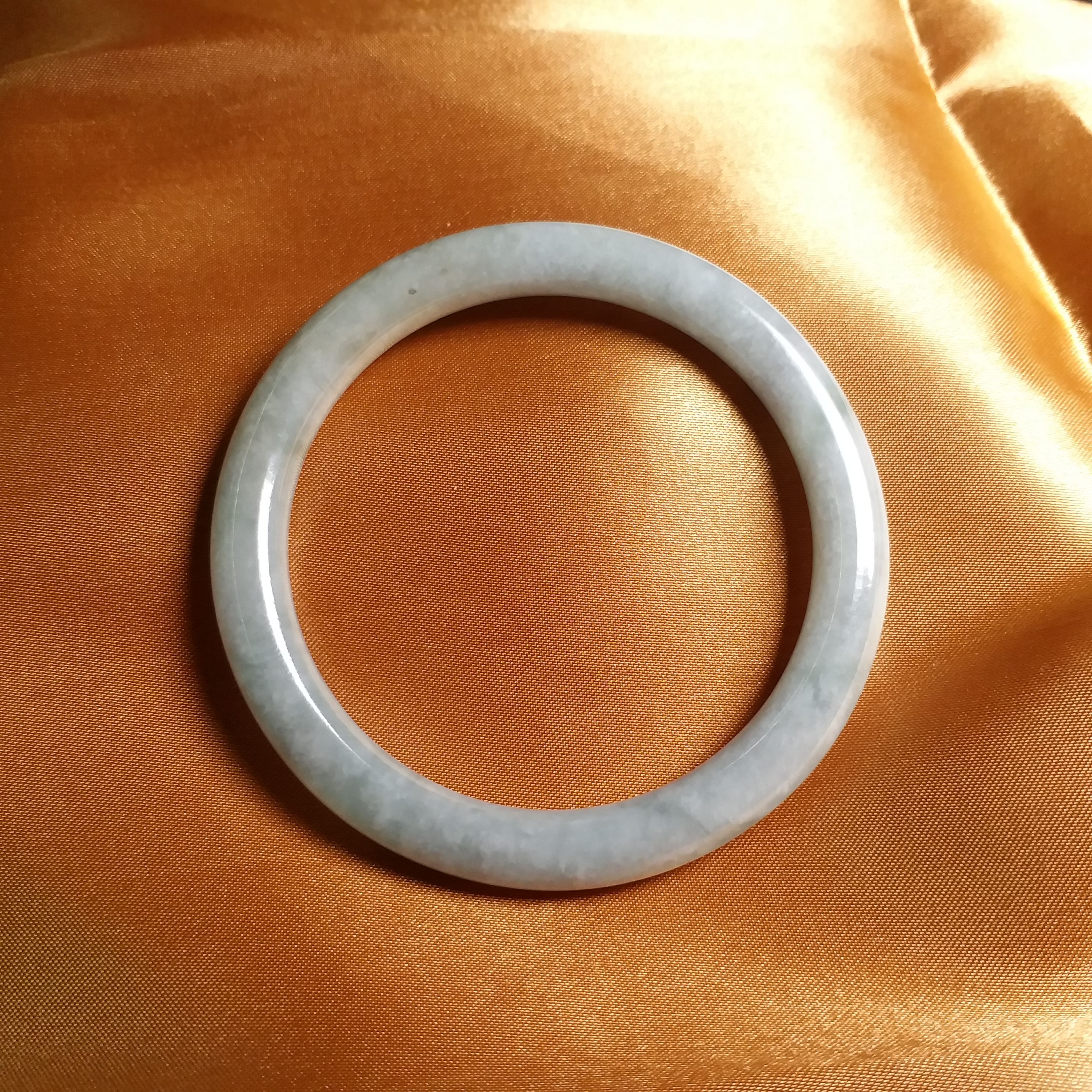 J913 冰糯淺綠幼條玉鐲 57mm (1.52)