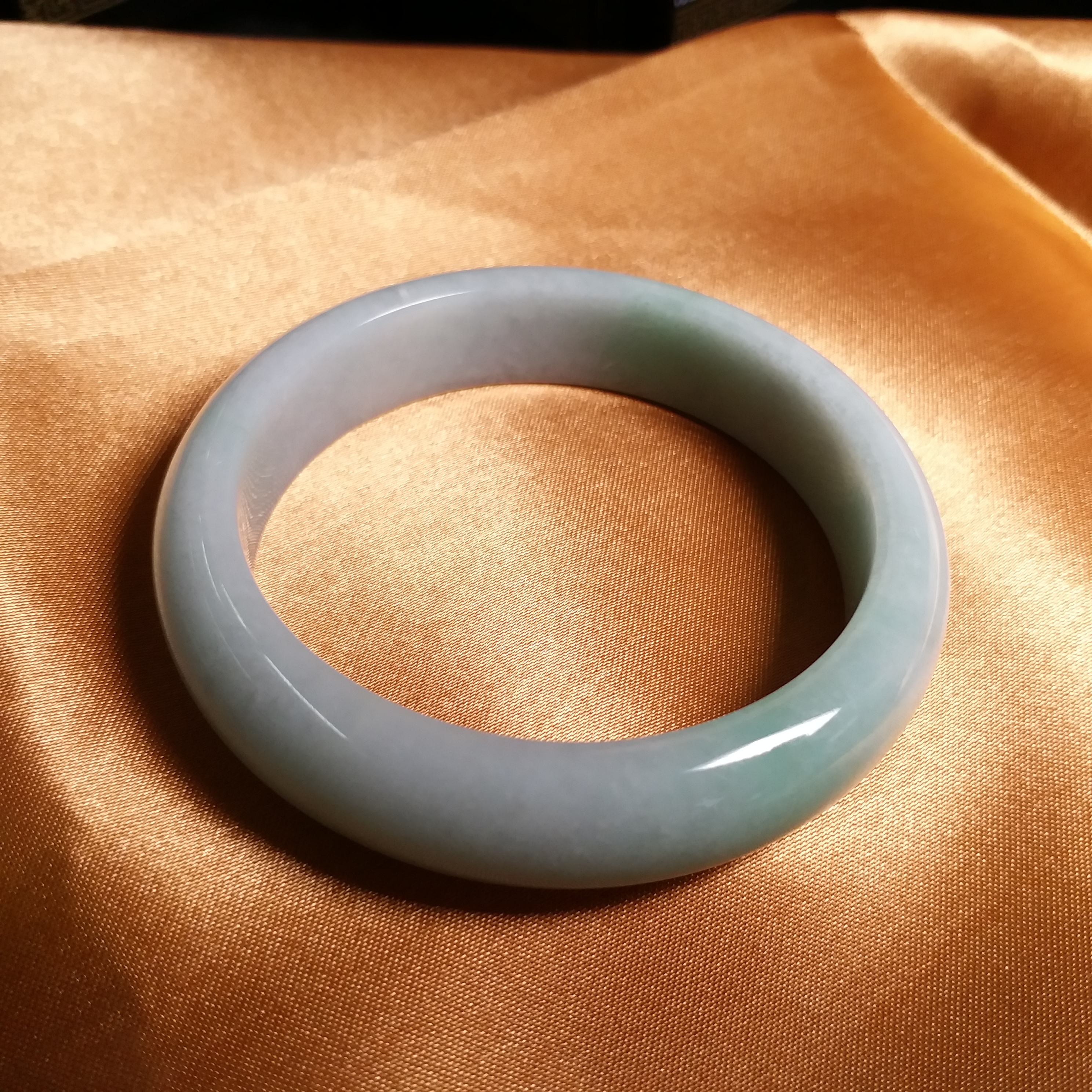 J1079 冰糯萍果綠玉鐲 54.8mm (1.47)