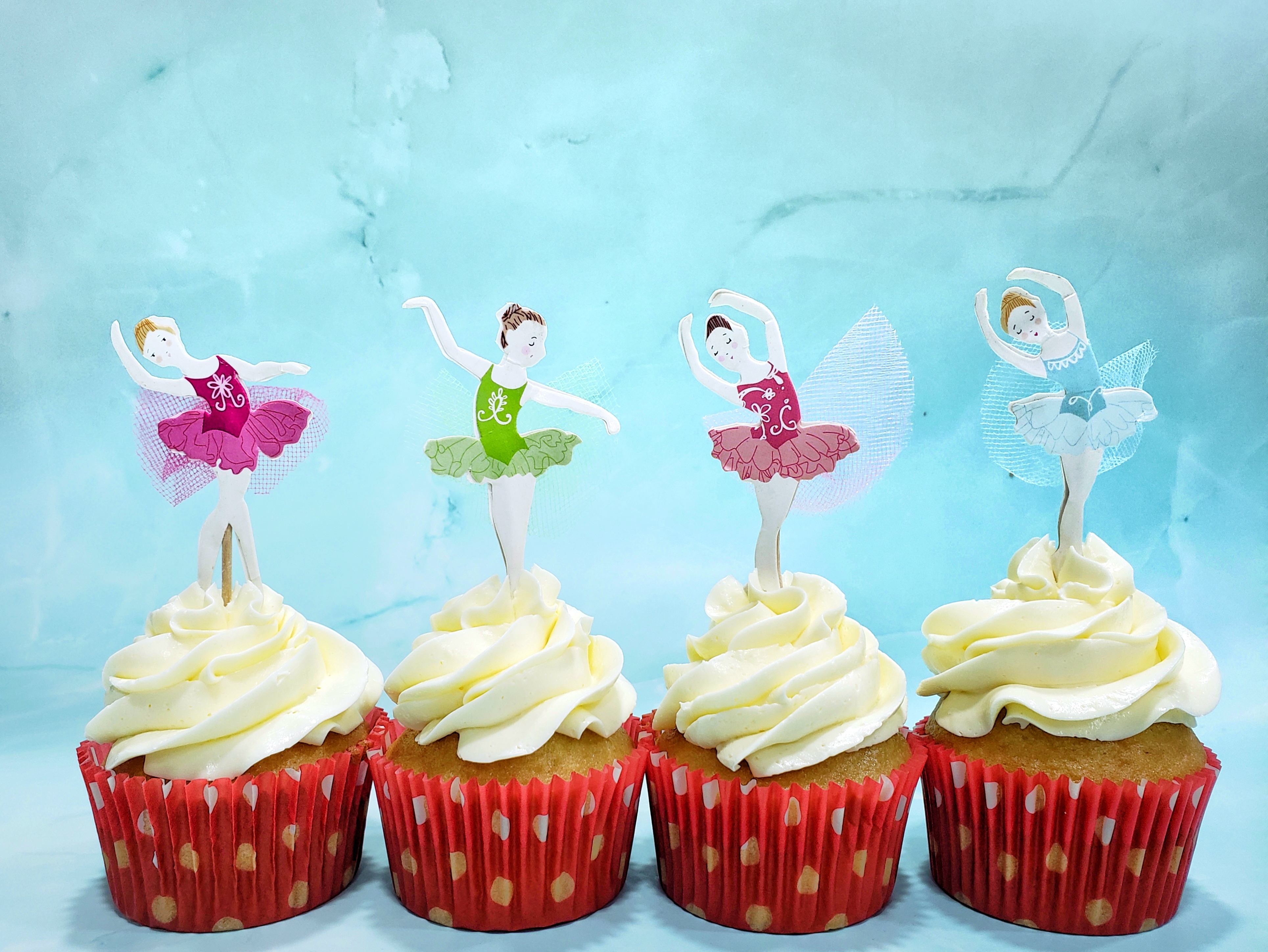 芭蕾舞插牌奶油霜杯子蛋糕